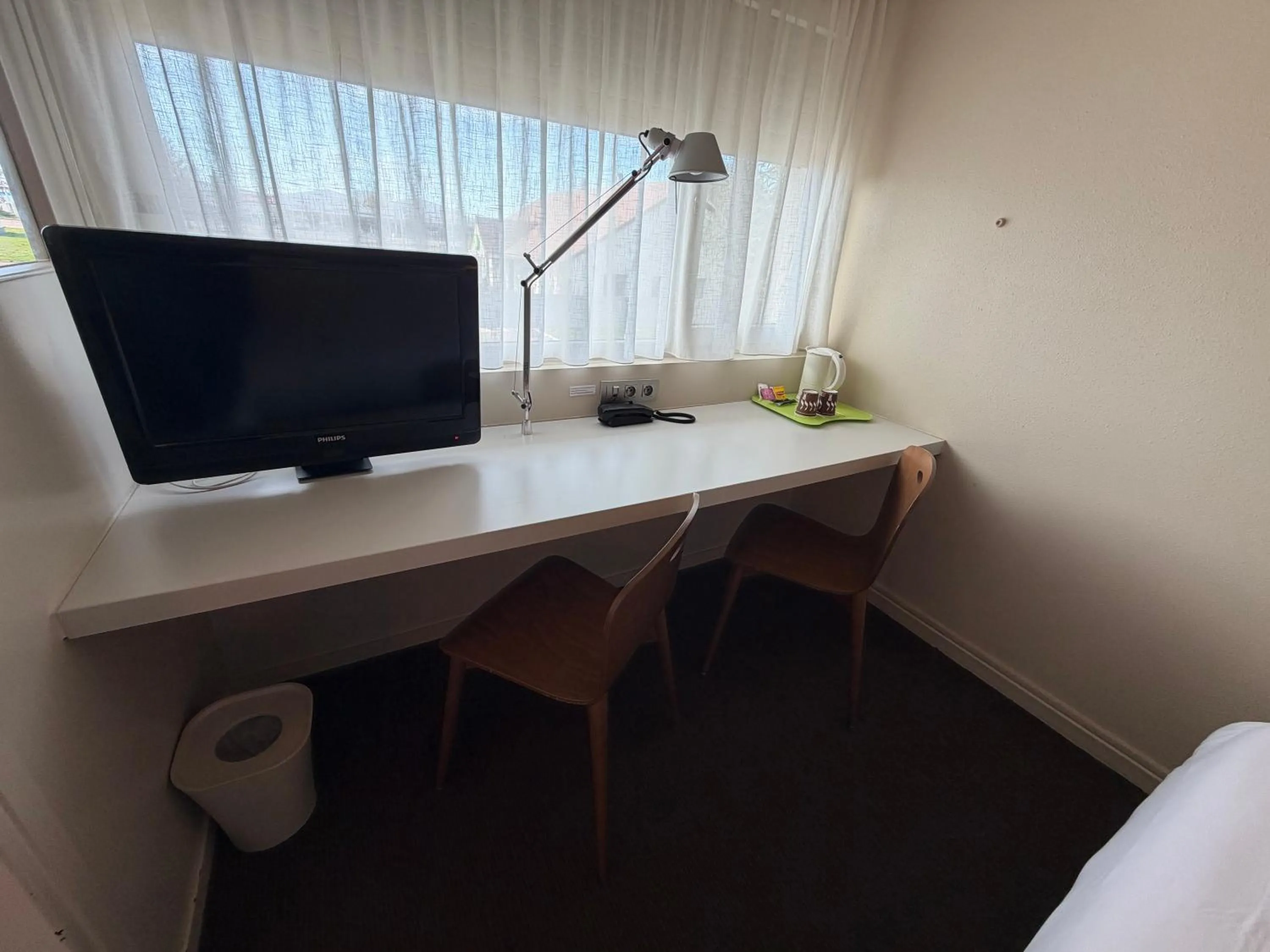 Bedroom in Campanile Troyes Sud - Buchères