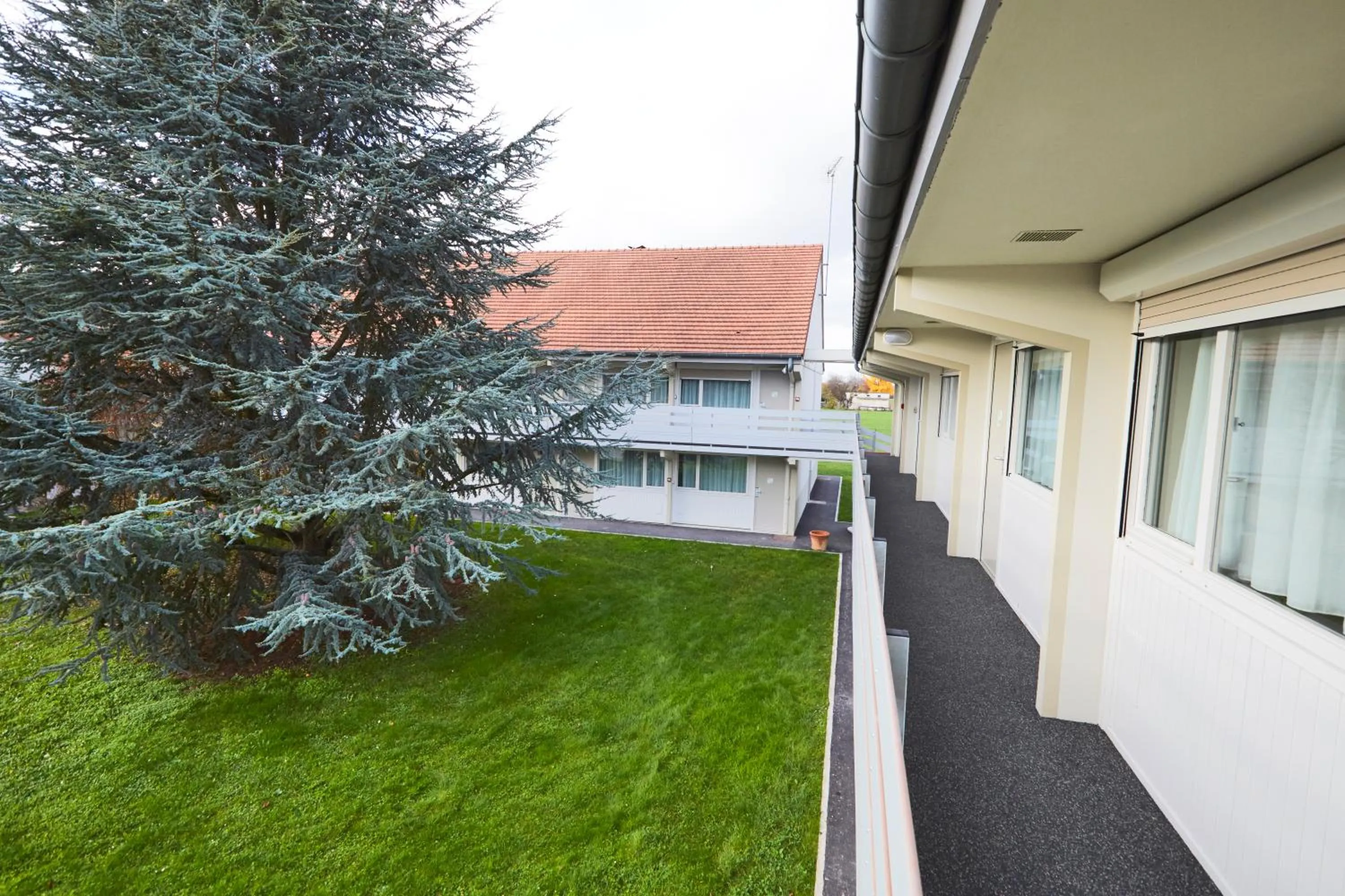 Garden view in Campanile Troyes Sud - Buchères