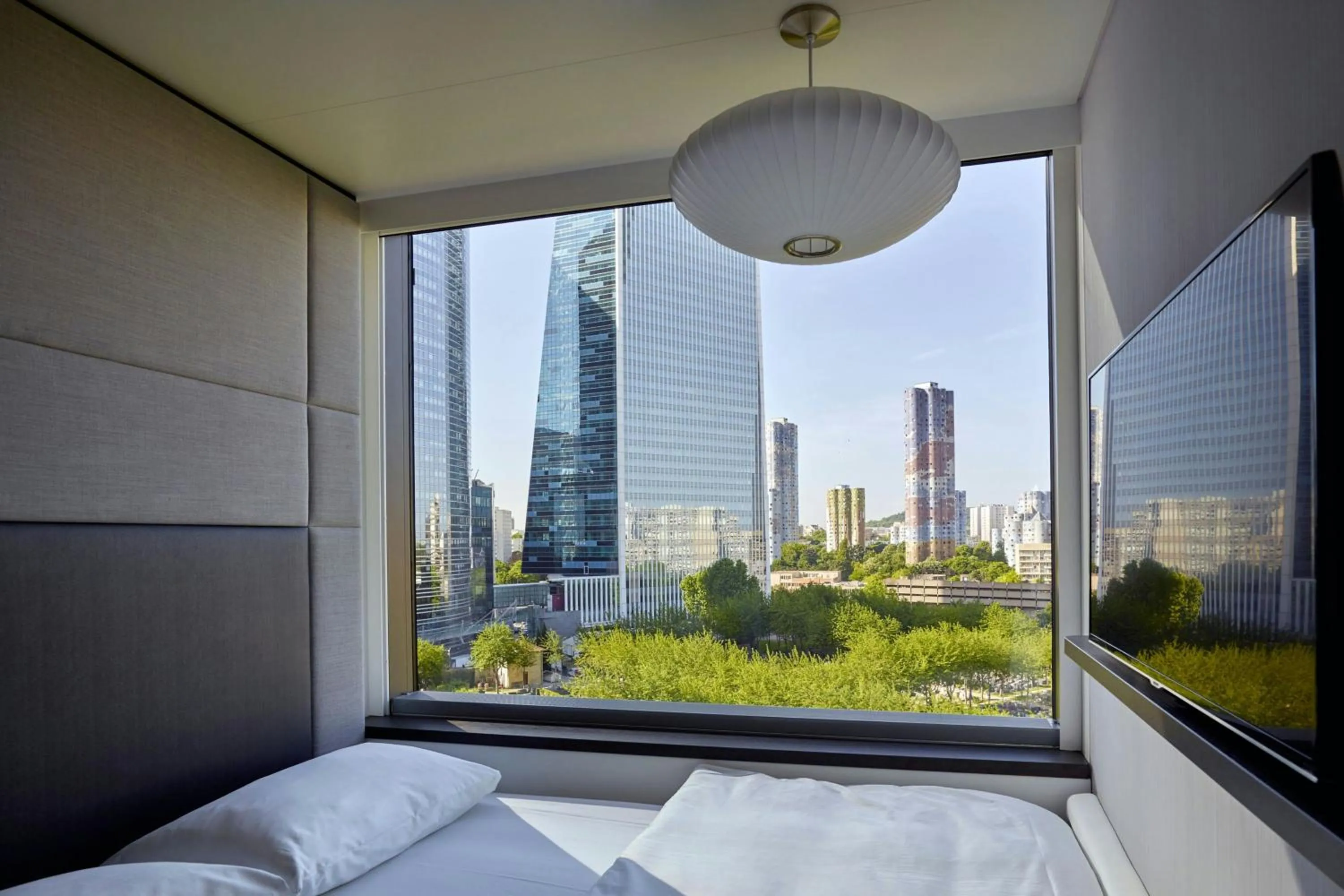 Bedroom, Bed in citizenM Paris La Défense