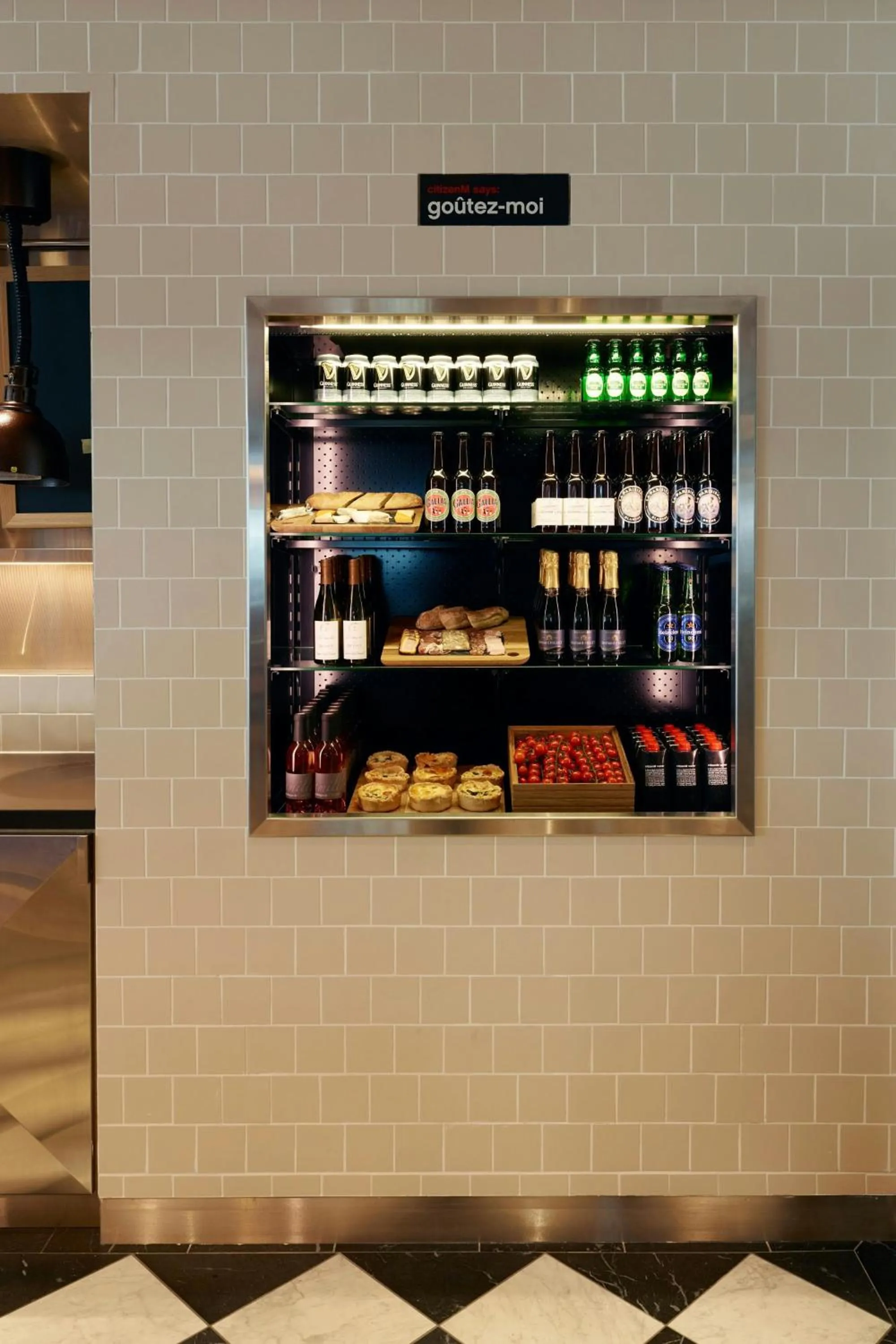 Restaurant/places to eat in citizenM Paris La Défense