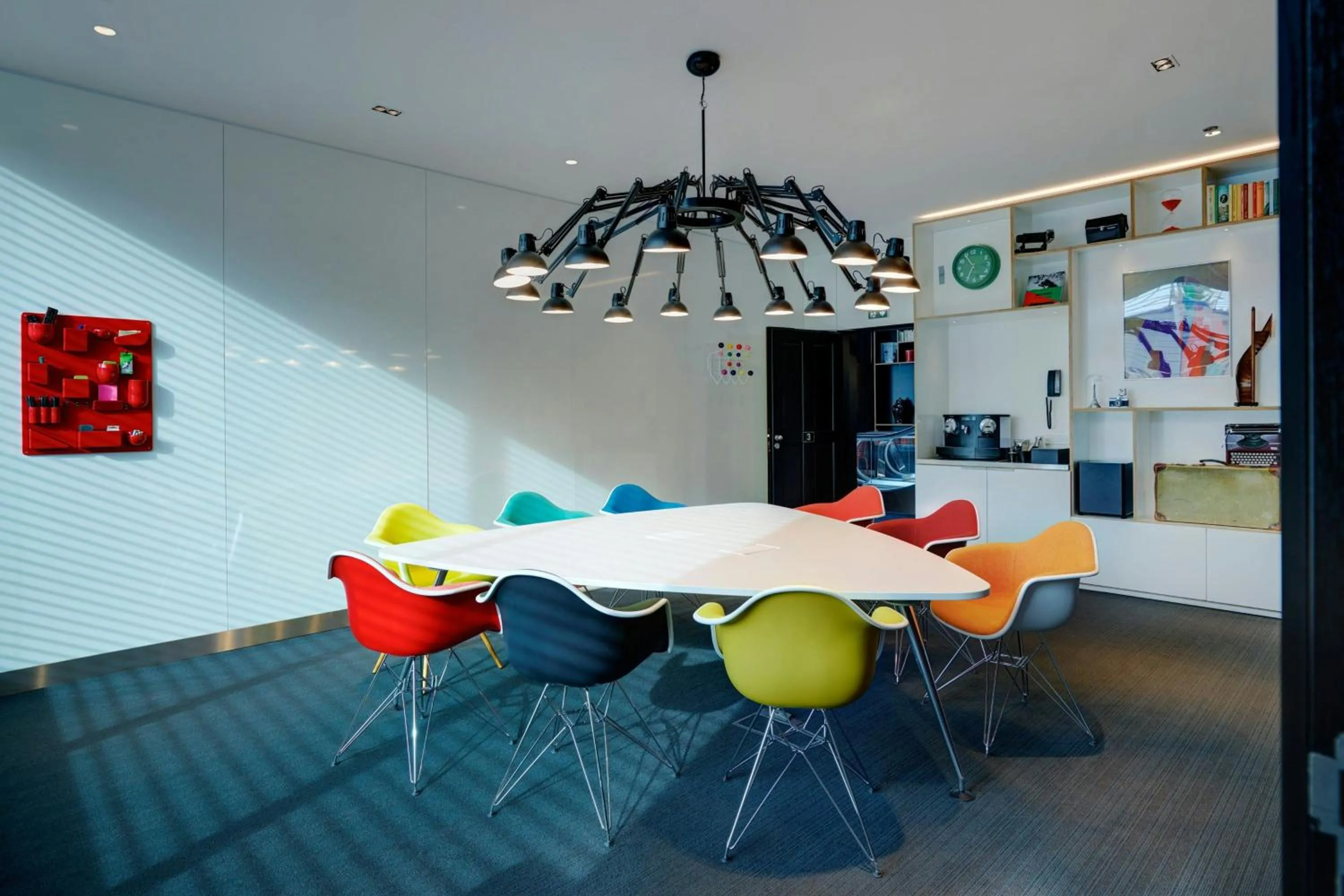 Meeting/conference room in citizenM Paris La Défense