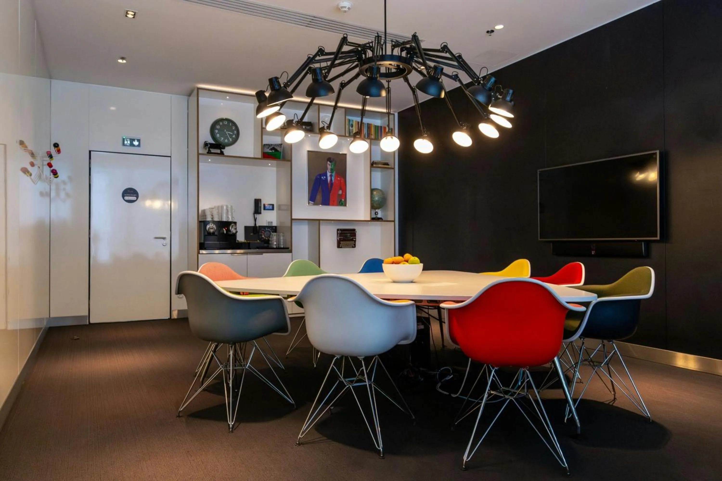 Meeting/conference room in citizenM Paris La Défense