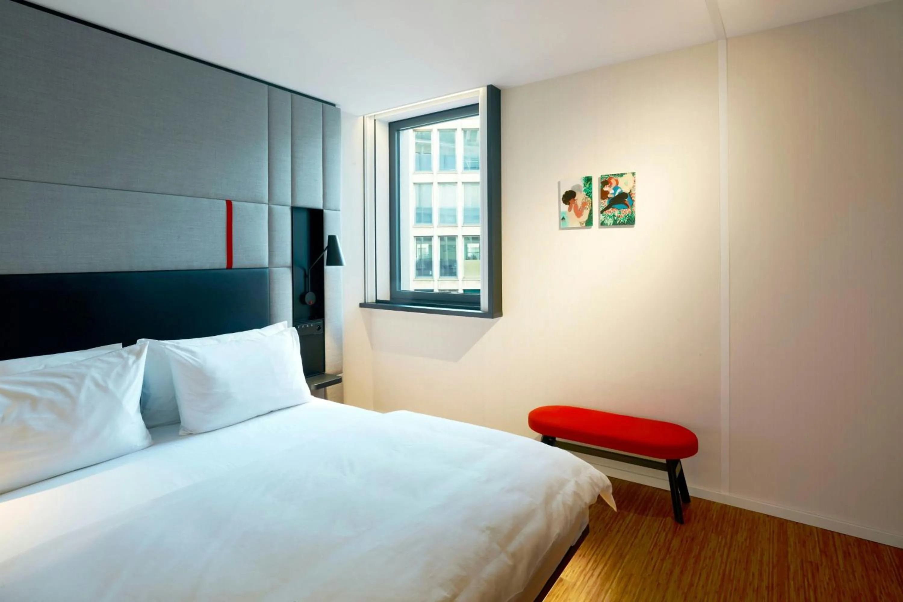 Bedroom, Bed in citizenM Paris La Défense