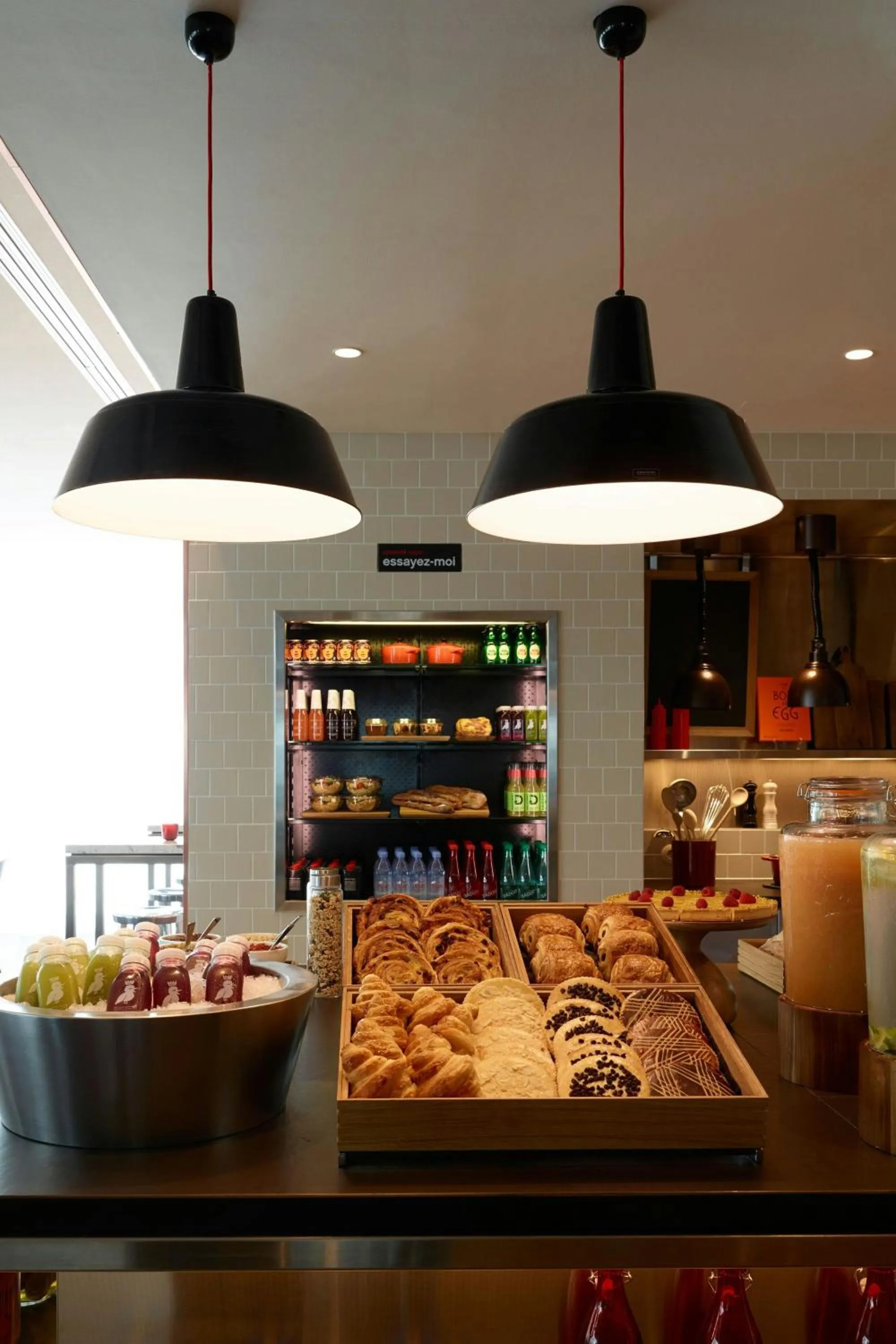 Restaurant/places to eat in citizenM Paris La Défense