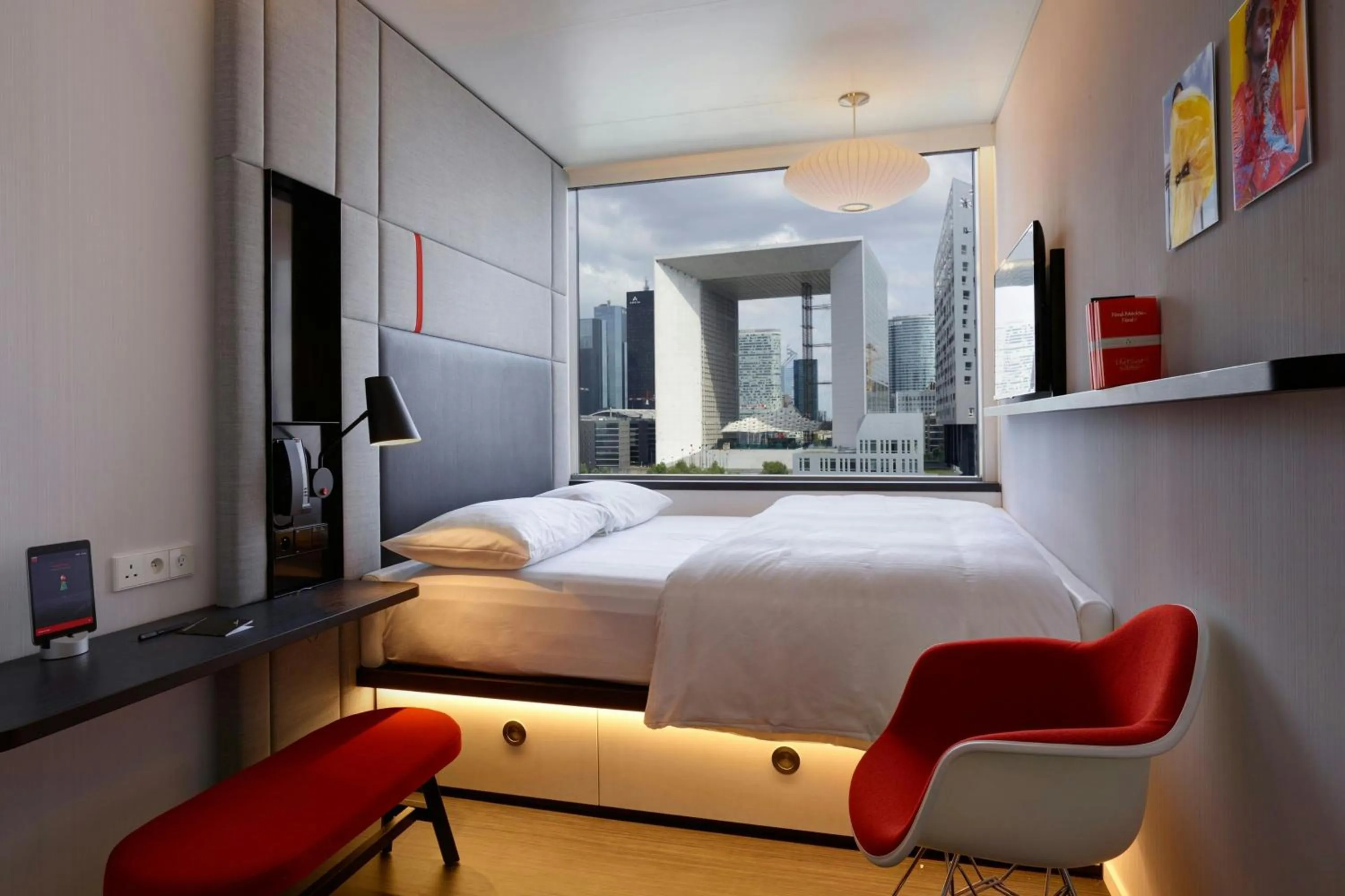 Bedroom, Bed in citizenM Paris La Défense