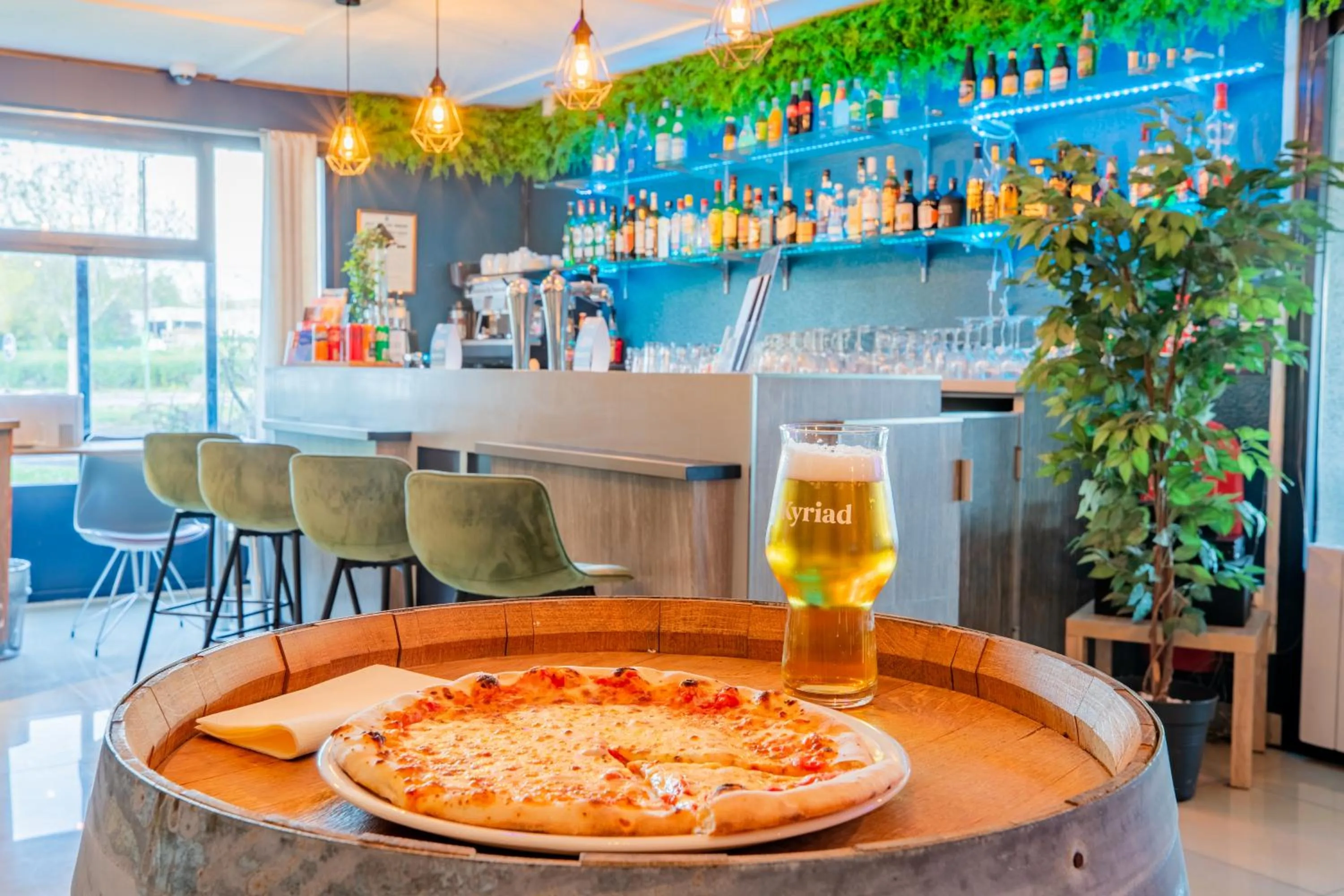 Lounge or bar in Kyriad Valenciennes Sud - Rouvignies