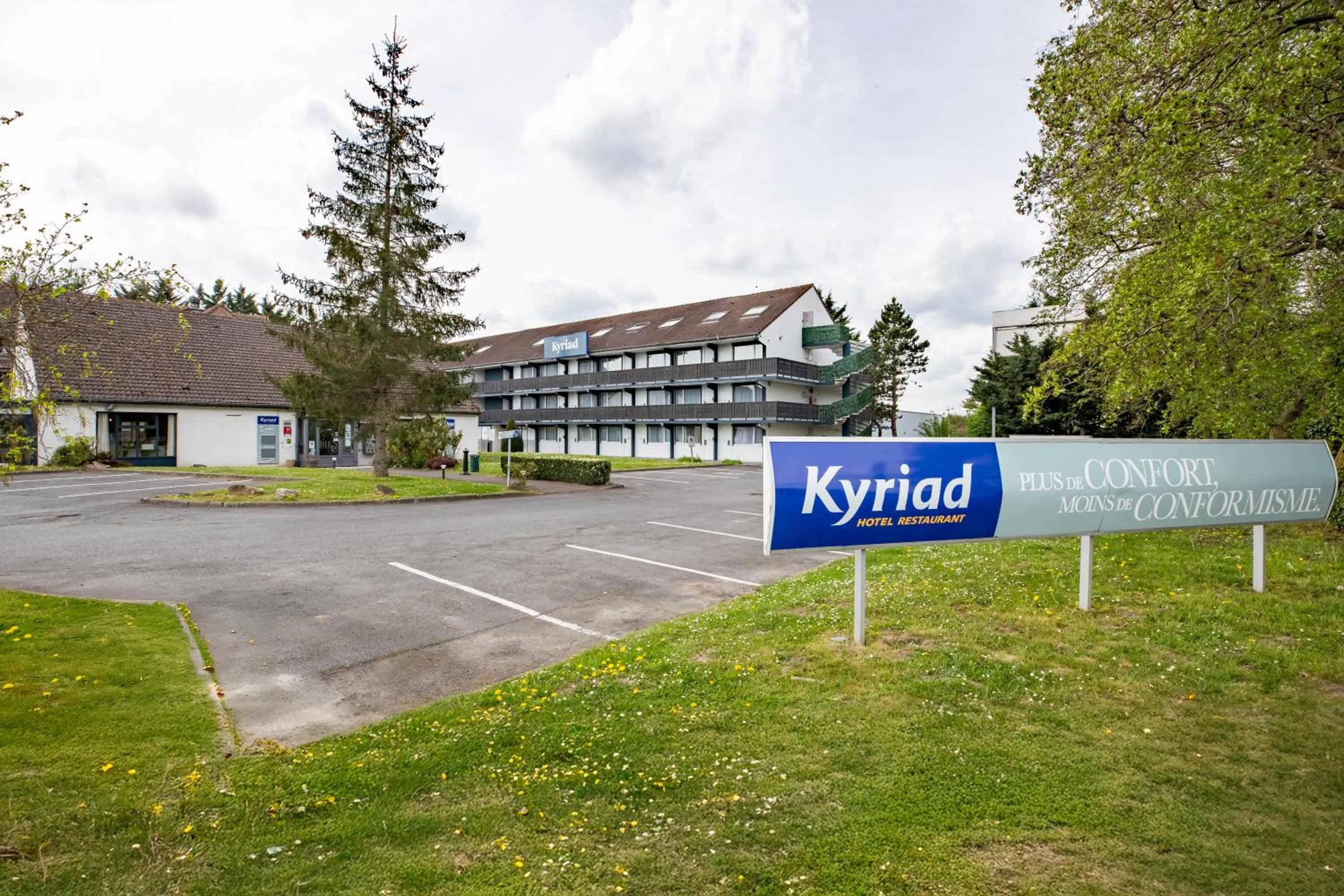 Property building in Kyriad Valenciennes Sud - Rouvignies