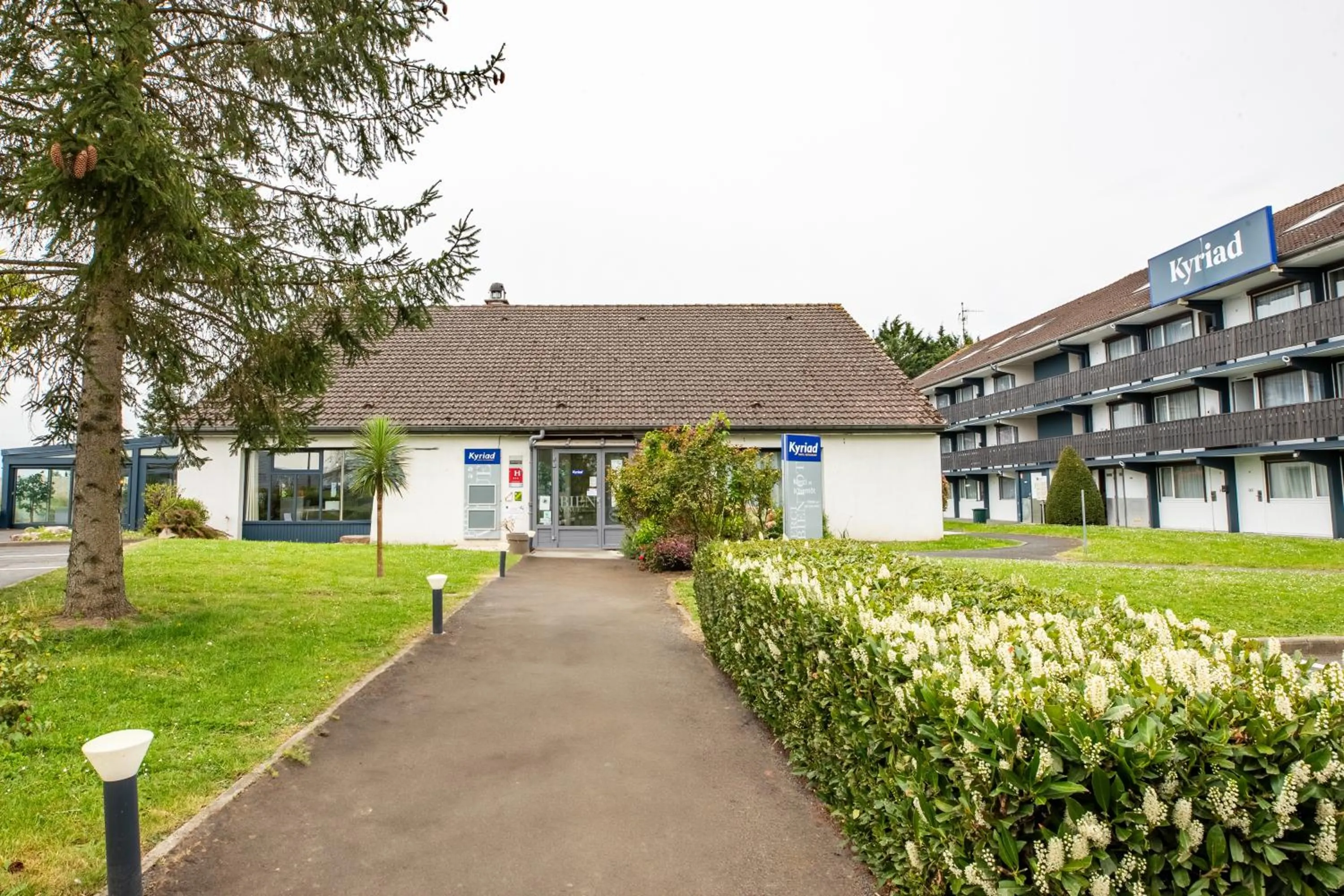 Property building in Kyriad Valenciennes Sud - Rouvignies