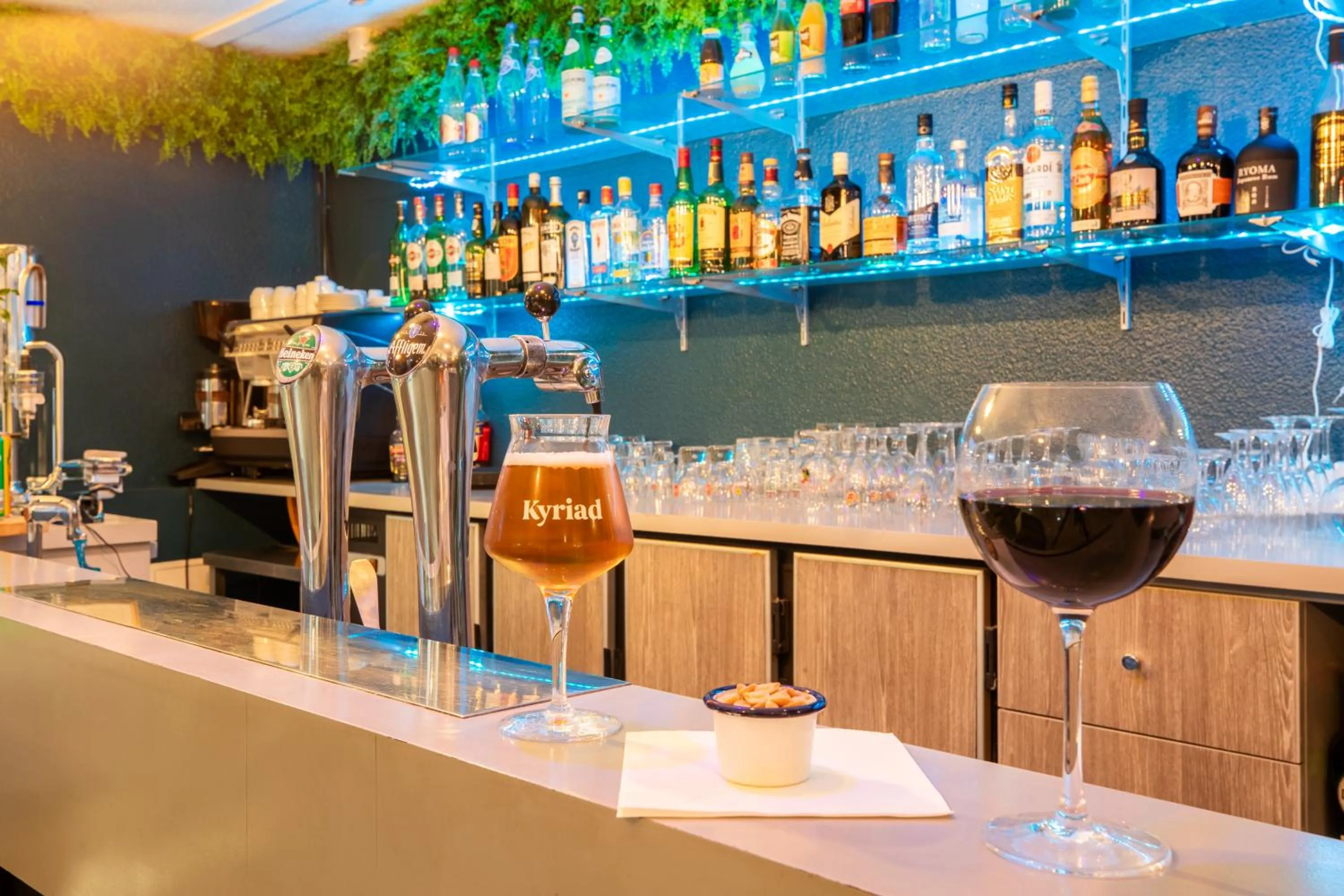 Lounge or bar in Kyriad Valenciennes Sud - Rouvignies