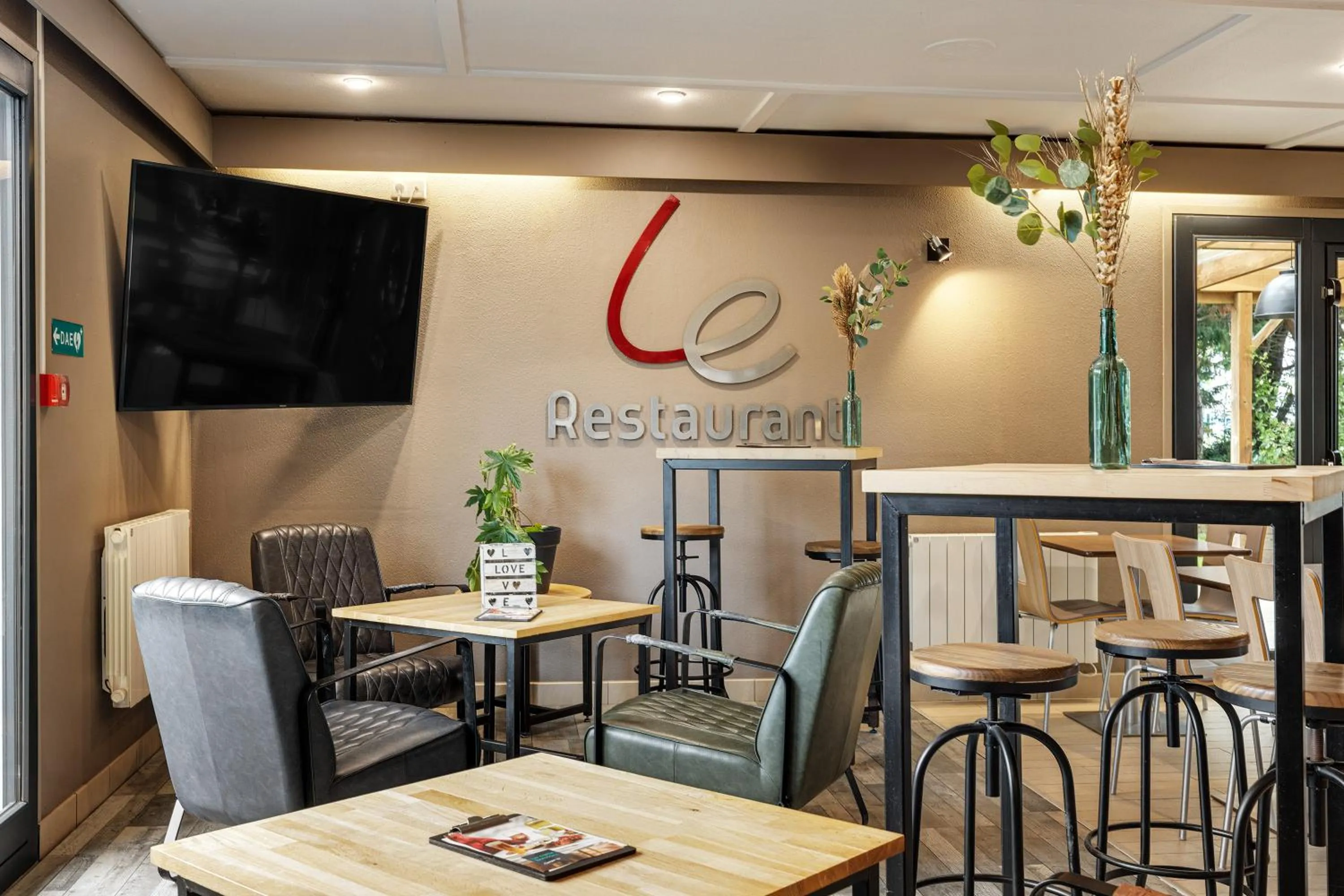 Lounge or bar in Campanile Béthune