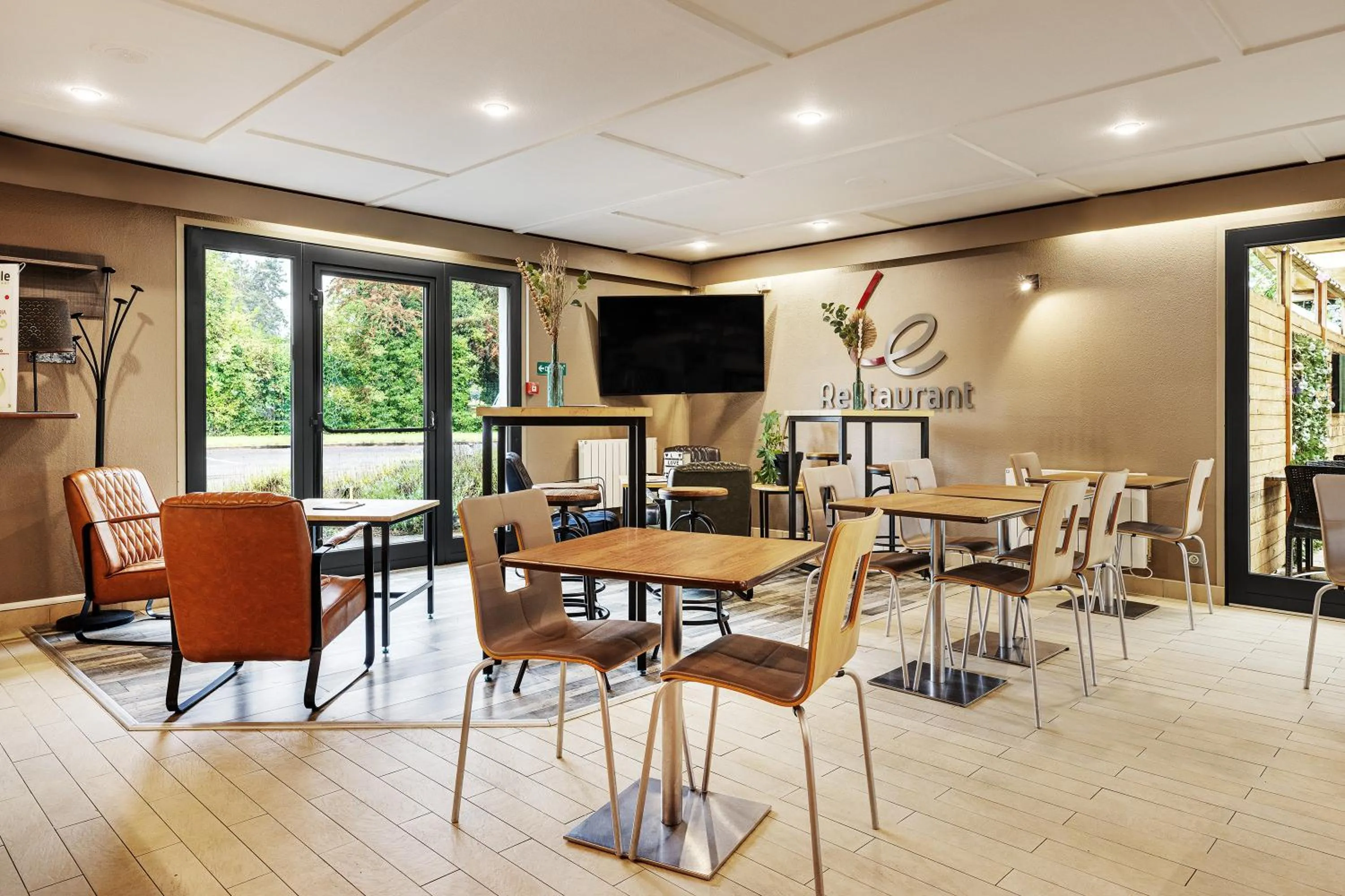 Restaurant/places to eat in Campanile Béthune