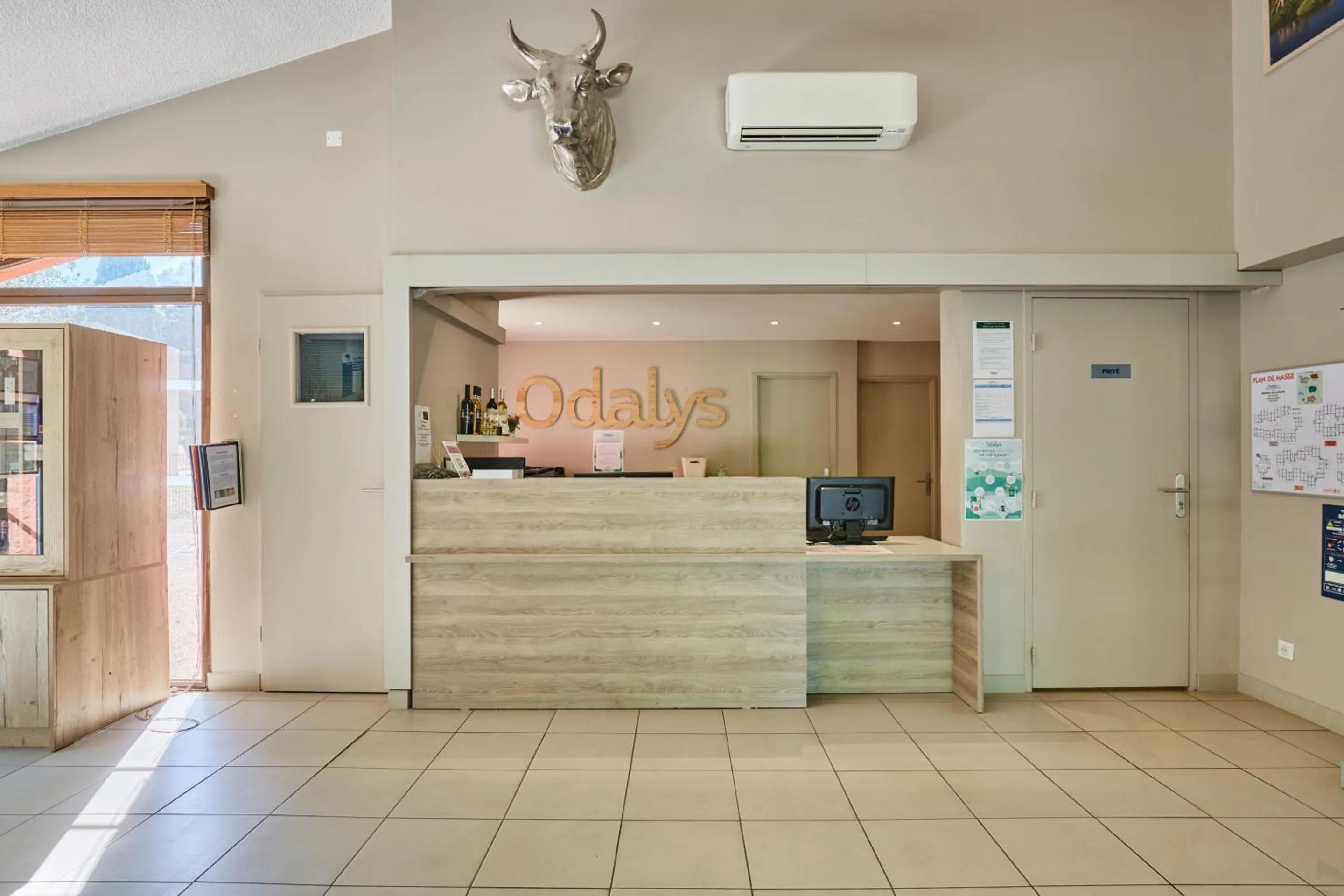 Lobby or reception in Résidence Odalys Le Village Camarguais Les Gardians