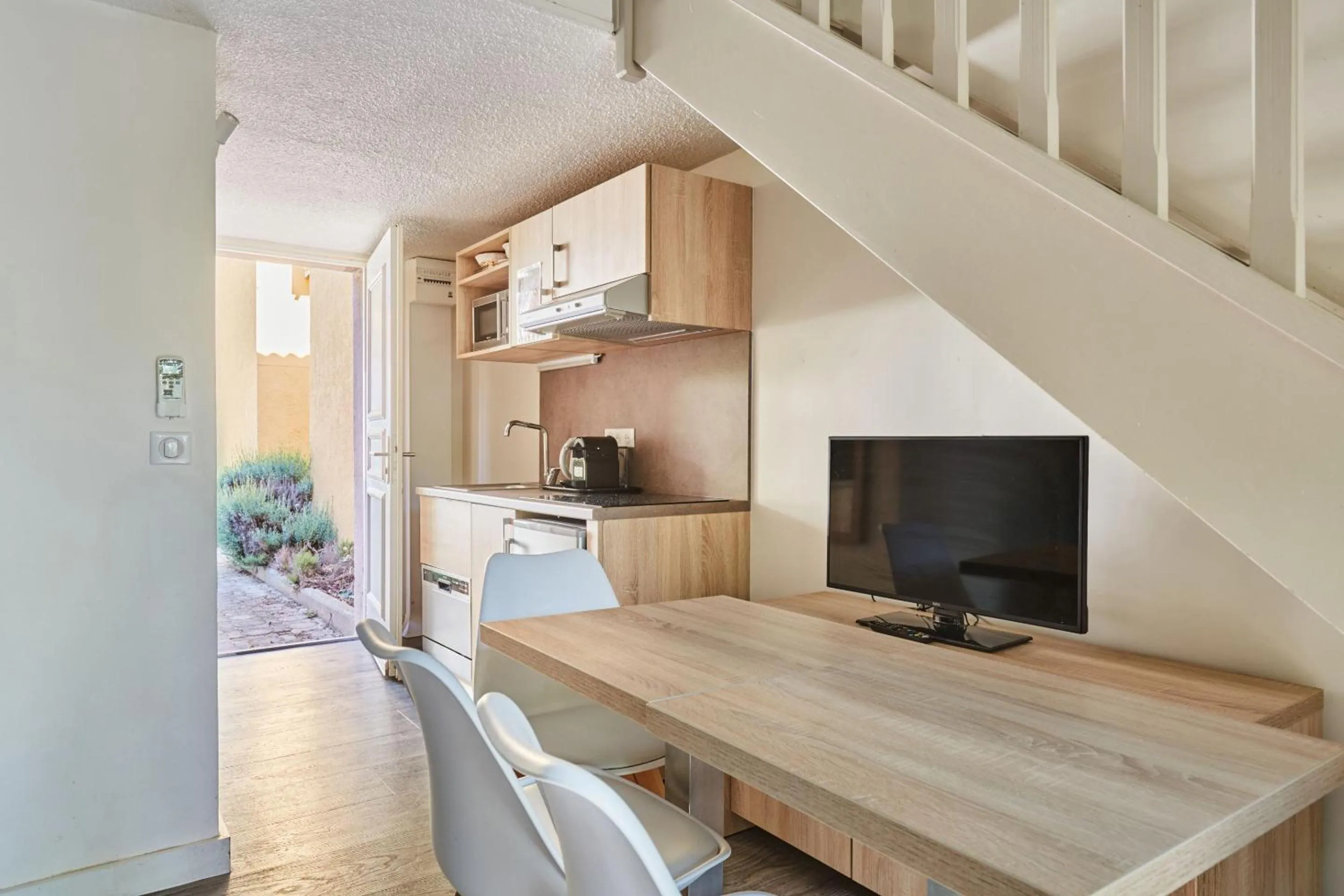Dining area in Résidence Odalys Le Village Camarguais Les Gardians