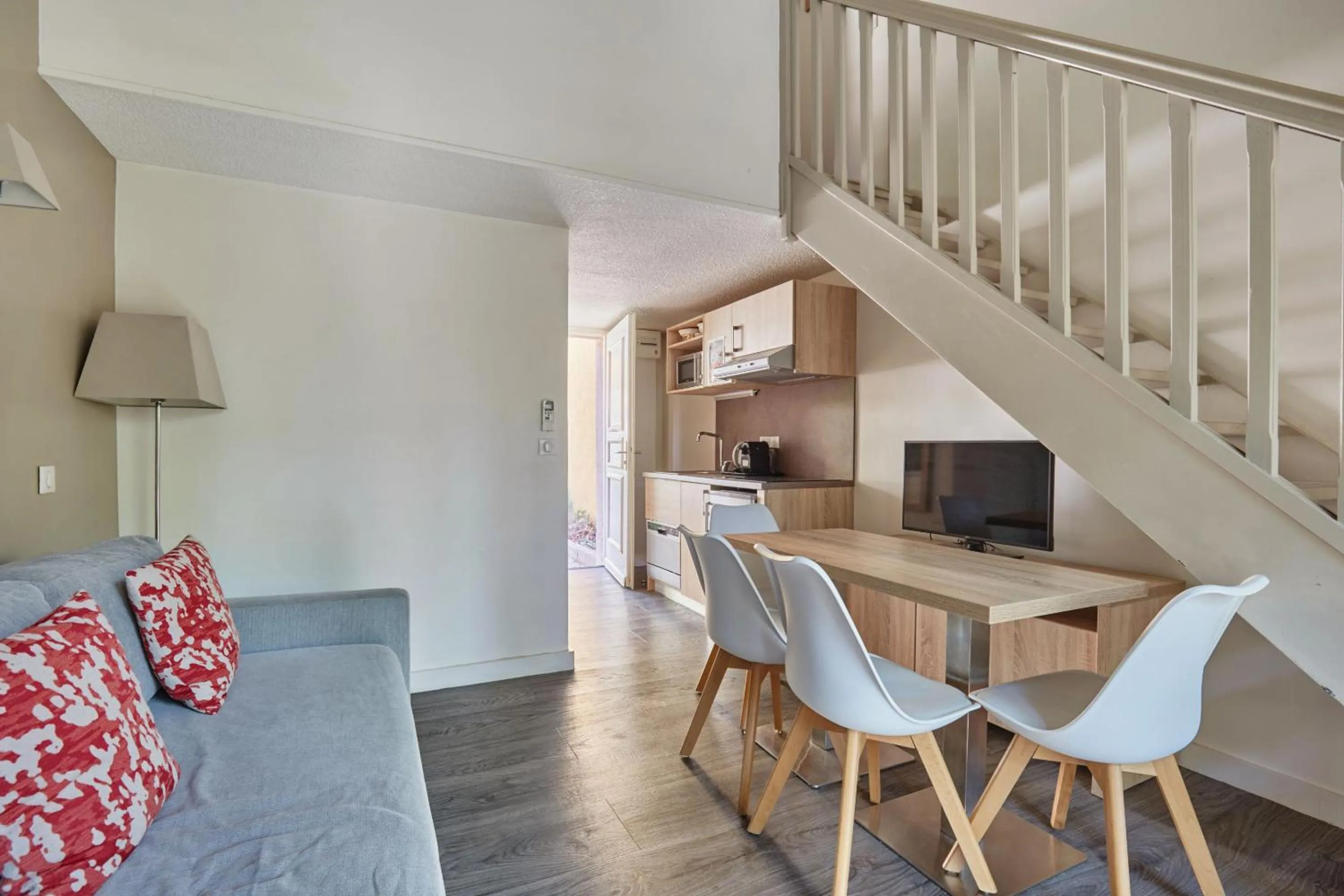 Dining area in Résidence Odalys Le Village Camarguais Les Gardians