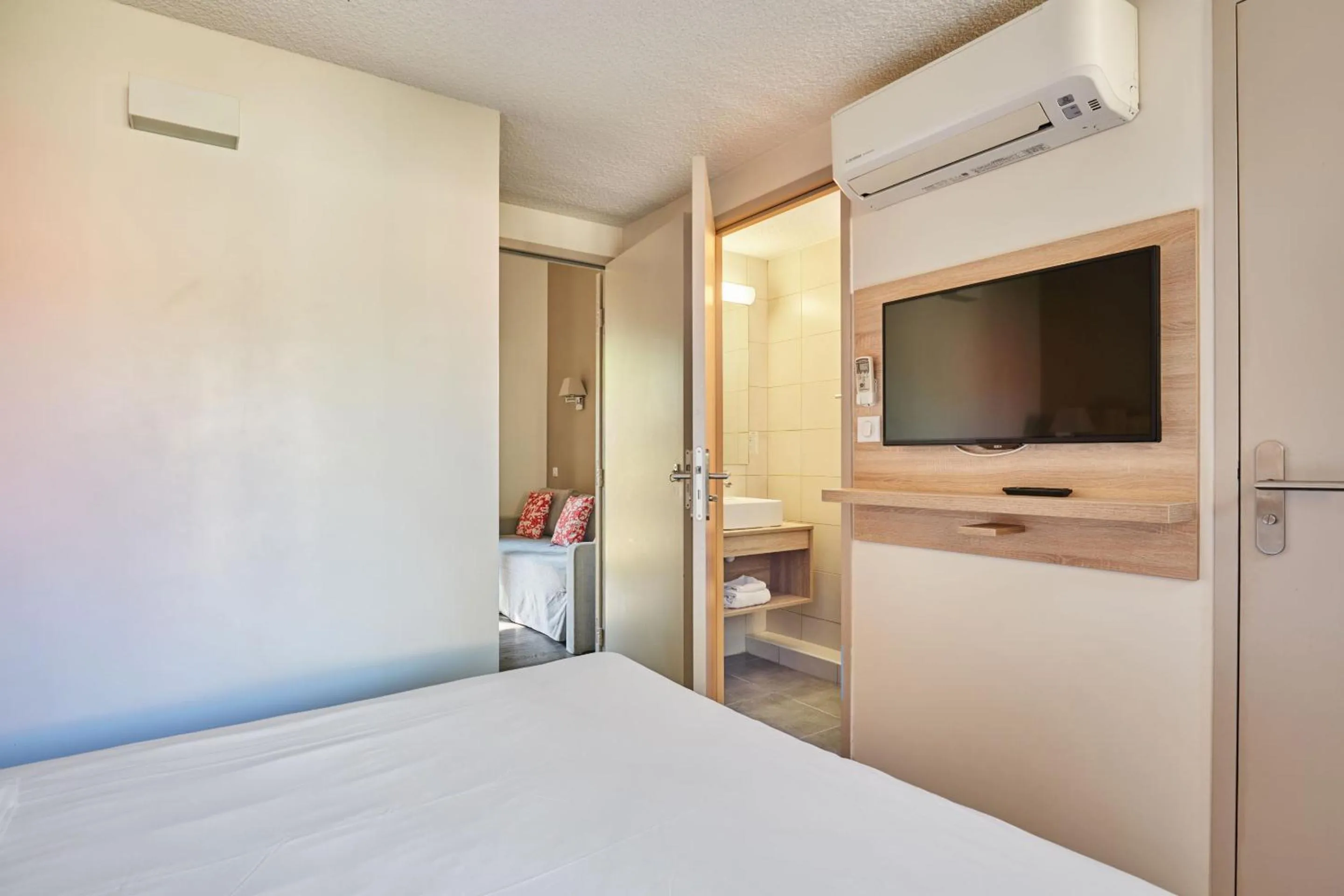 Bedroom, Bed in Résidence Odalys Le Village Camarguais Les Gardians