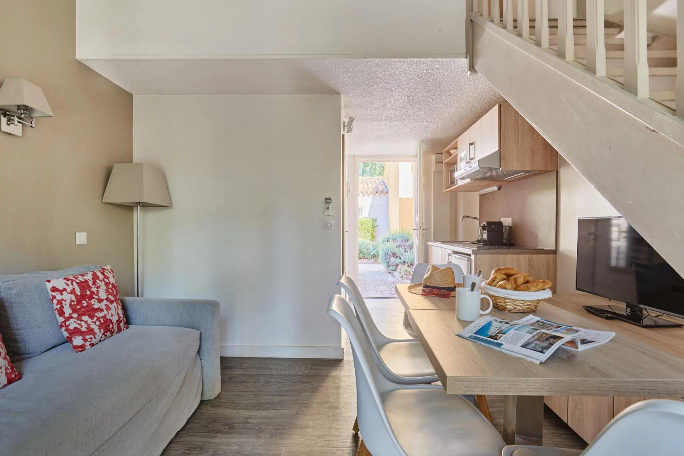 Dining area in Résidence Odalys Le Village Camarguais Les Gardians
