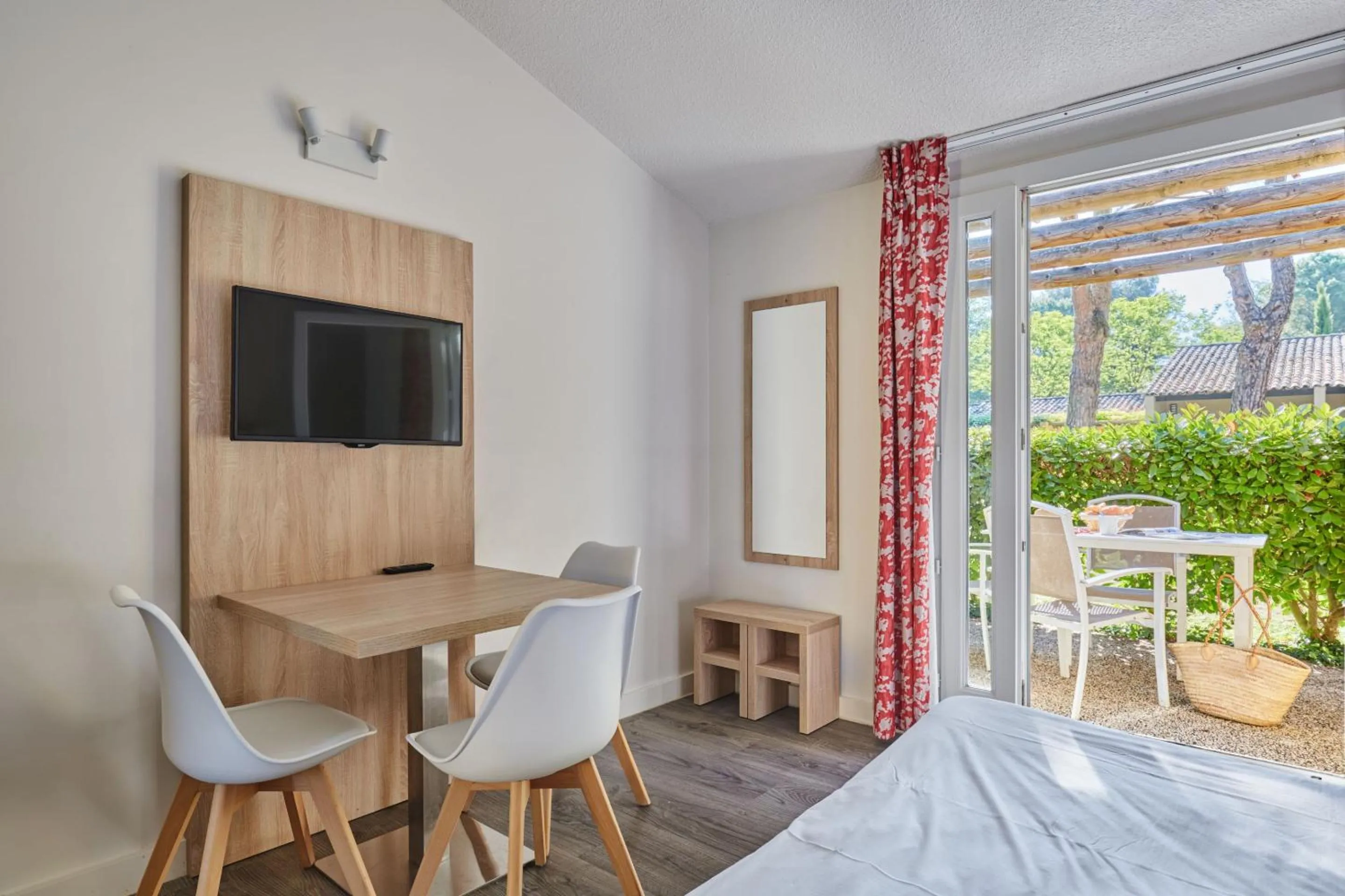 Dining area in Résidence Odalys Le Village Camarguais Les Gardians