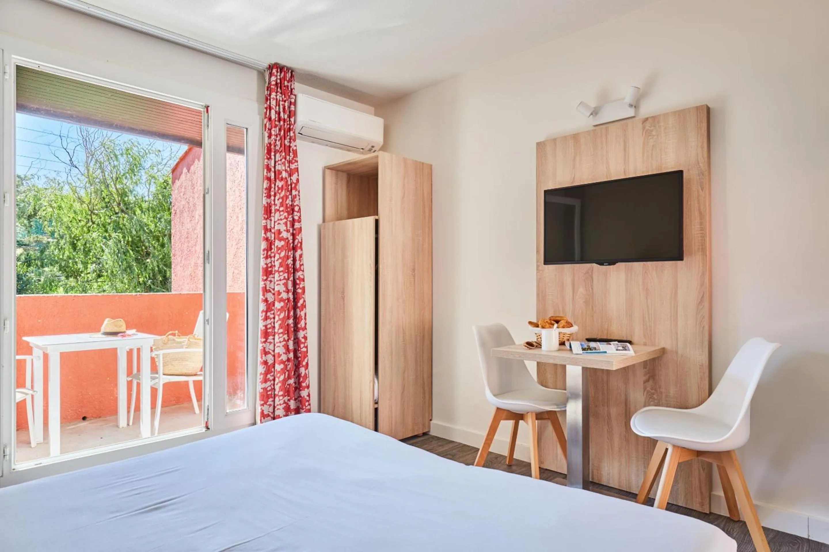 Bedroom, Bed in Résidence Odalys Le Village Camarguais Les Gardians