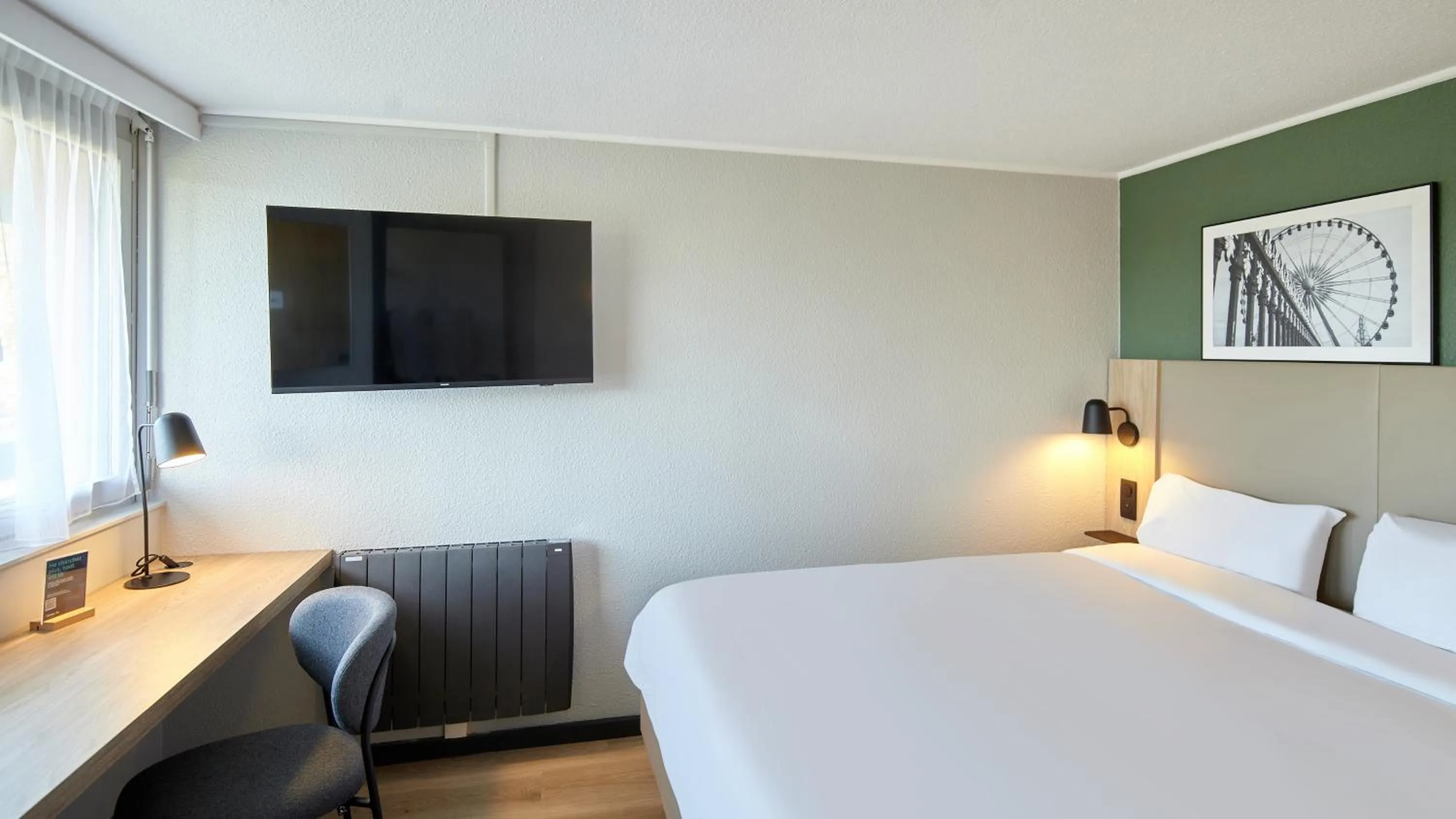 Bed in Campanile Le Havre Nord - Montivilliers