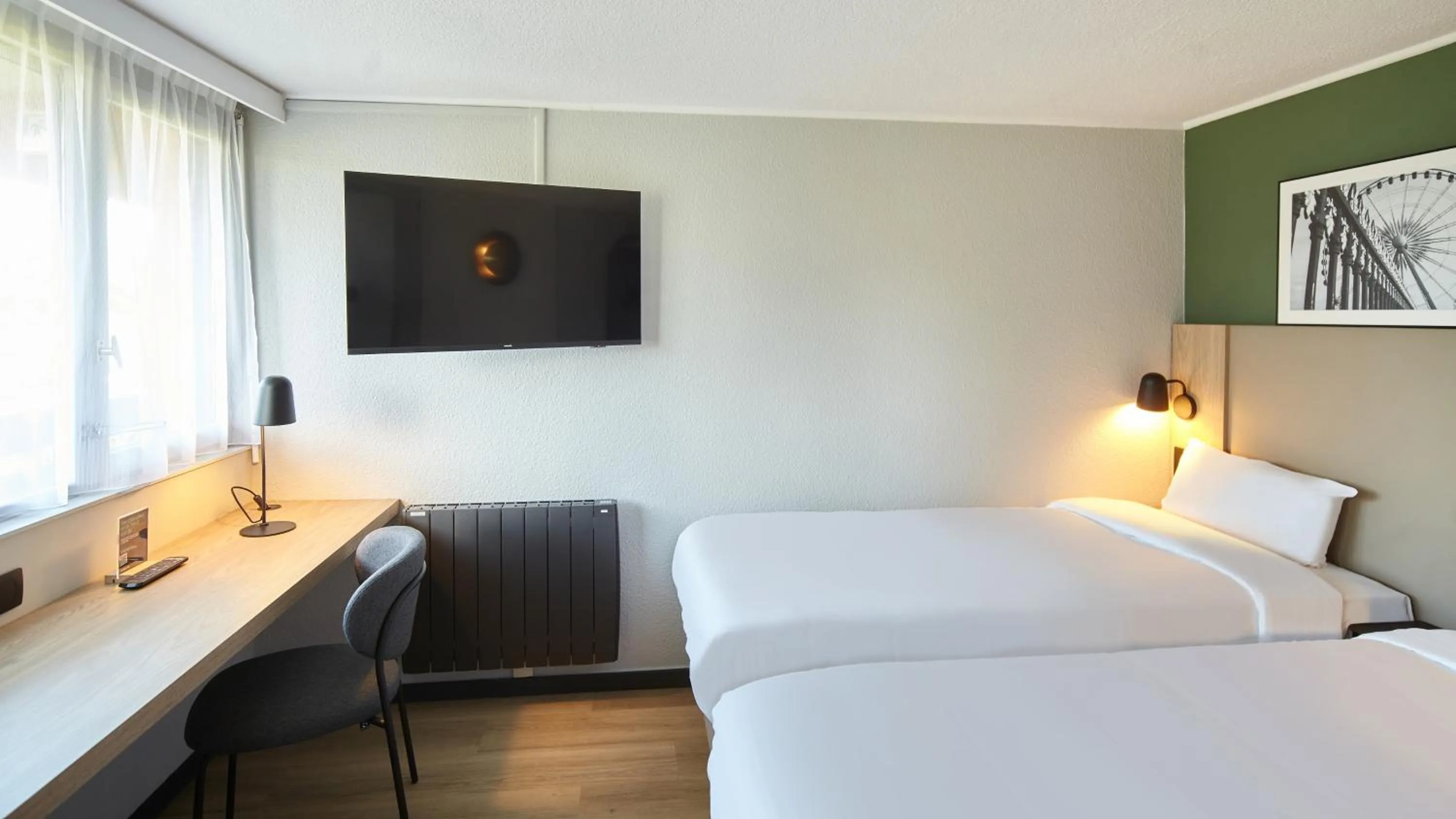 Bed in Campanile Le Havre Nord - Montivilliers