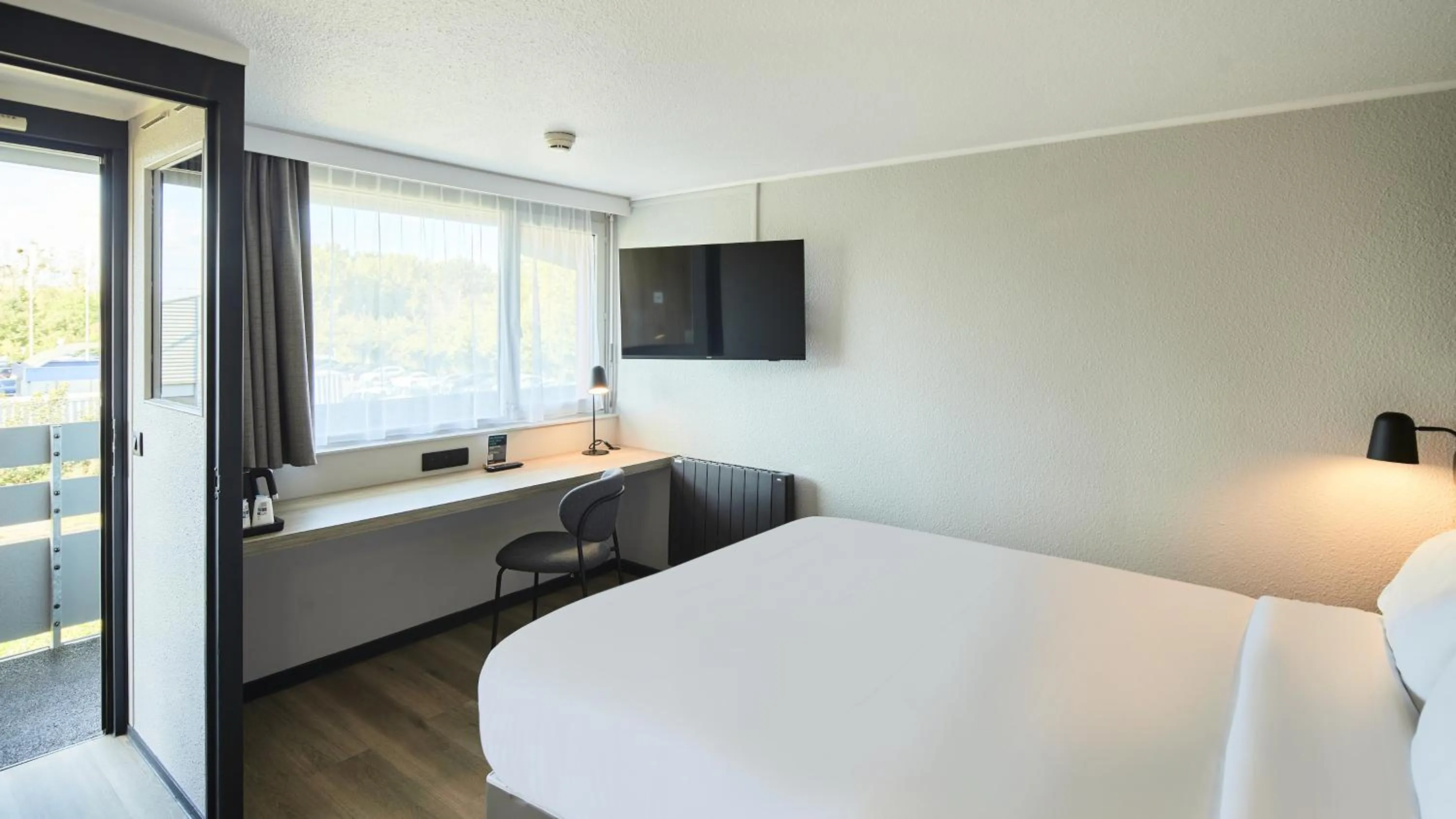 Bed in Campanile Le Havre Nord - Montivilliers