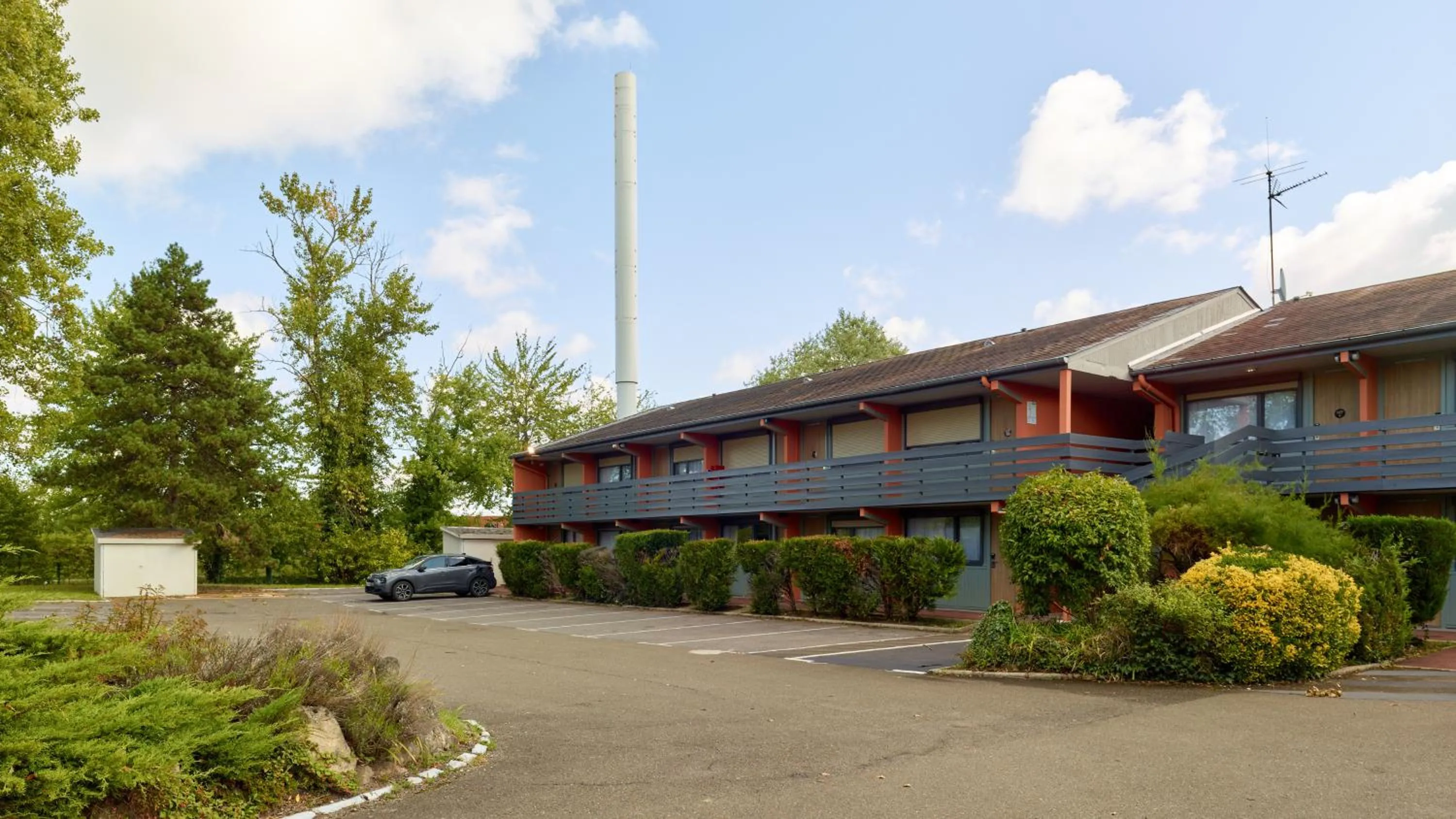 Facade/entrance in Campanile NATURE - Sannois Ermont
