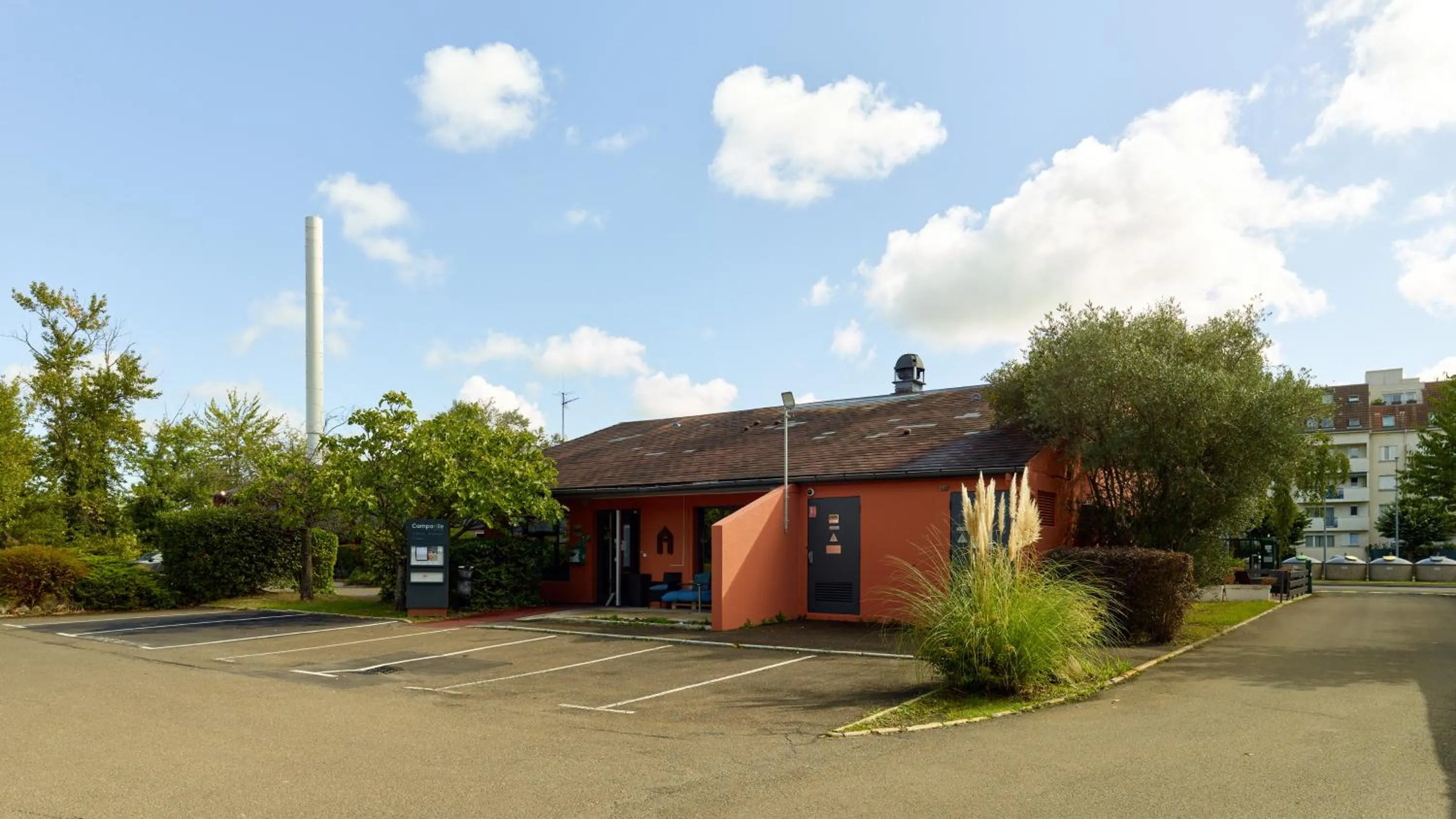 Facade/entrance in Campanile NATURE - Sannois Ermont