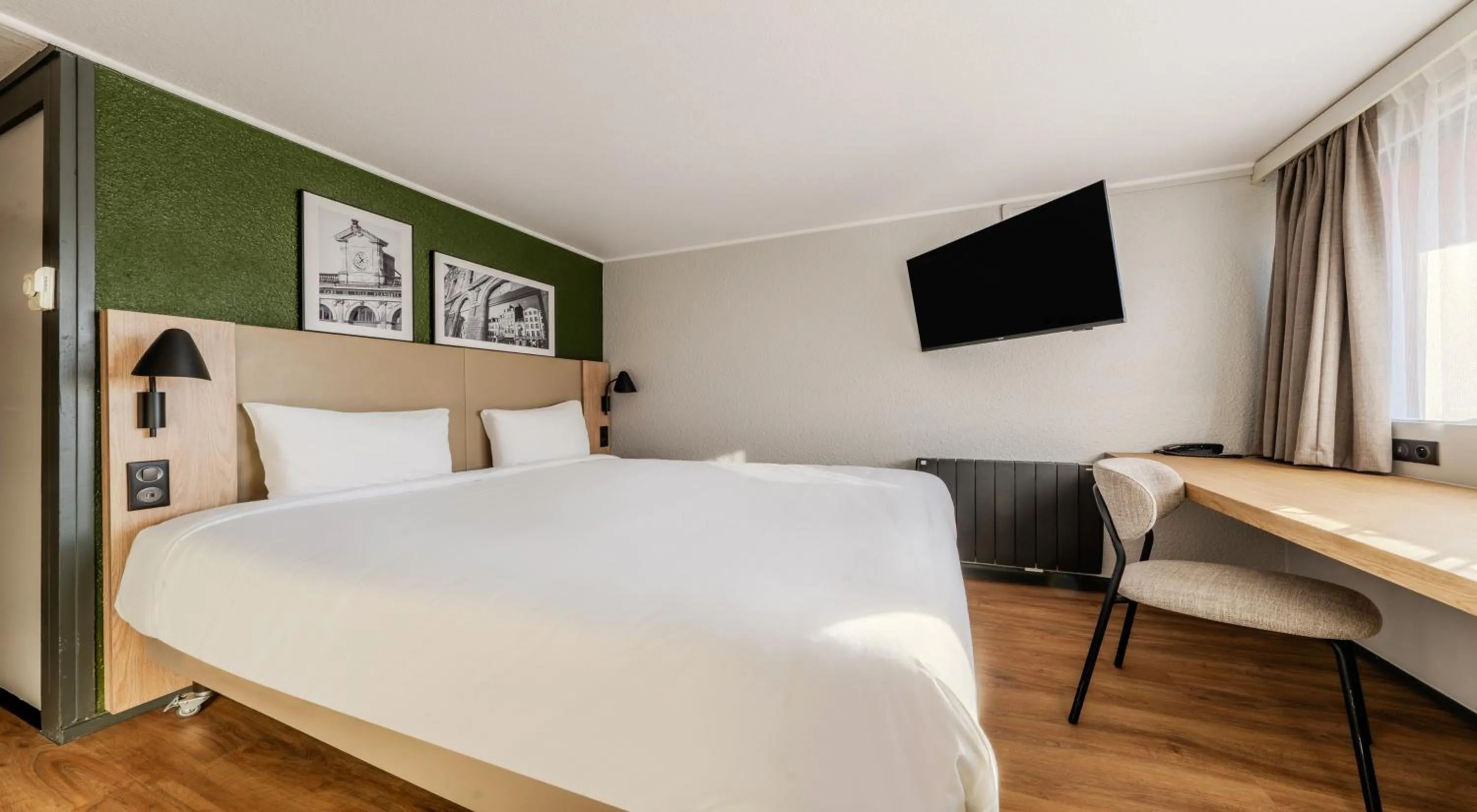 Photo of the whole room, Bed in Kyriad Sannois - Ermont