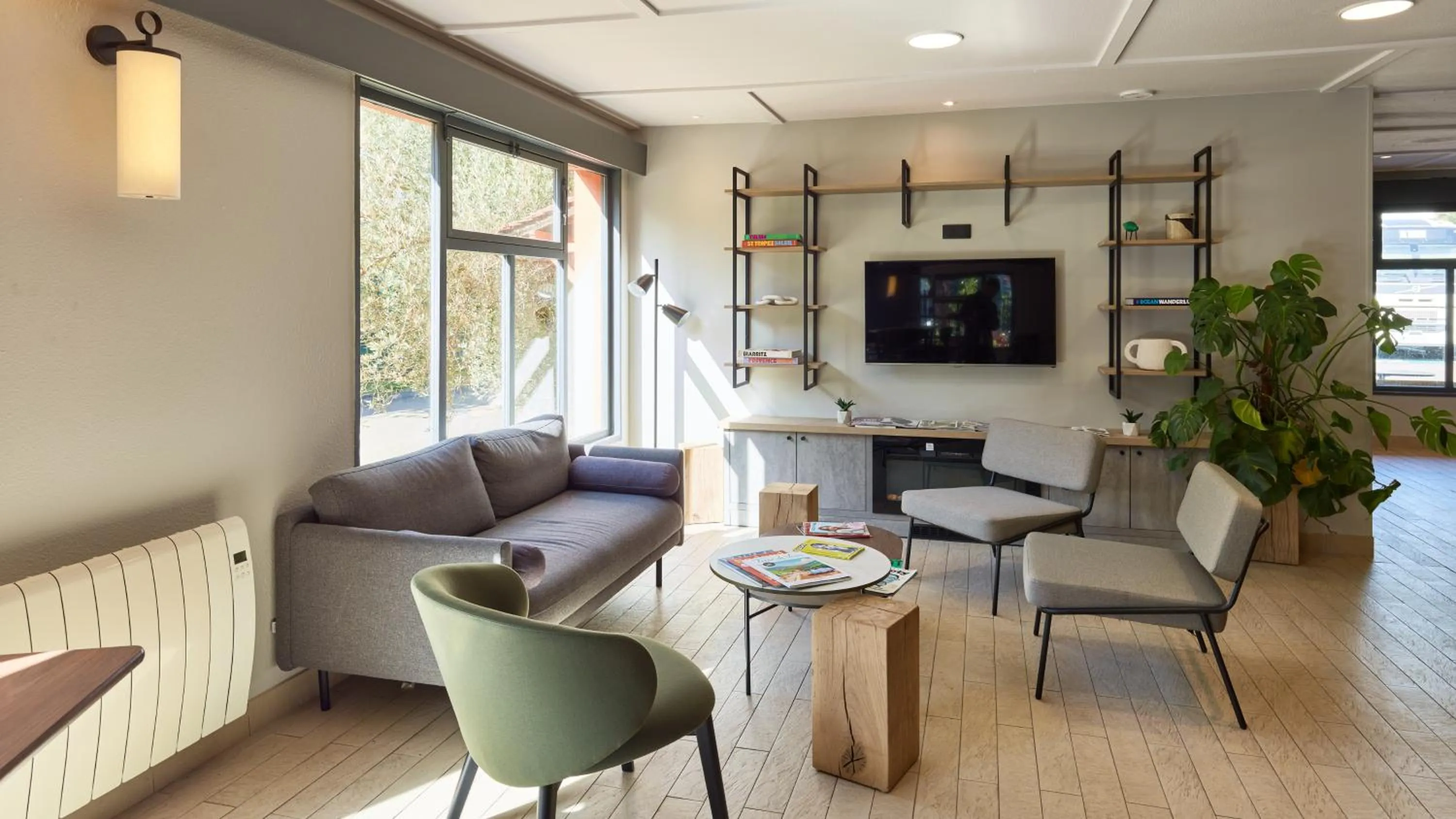 Lobby or reception in Campanile NATURE - Sannois Ermont