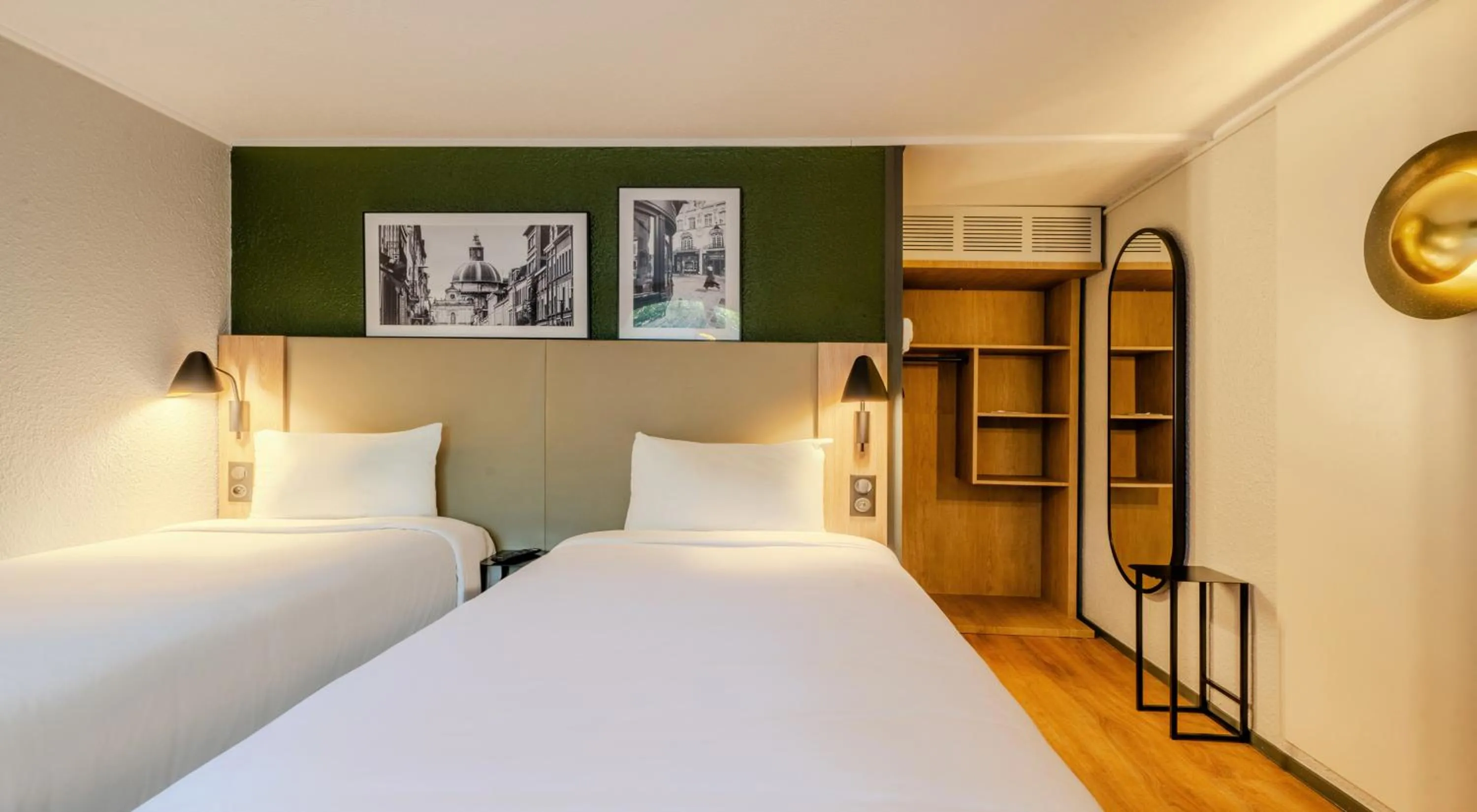 Bed in Kyriad Sannois - Ermont