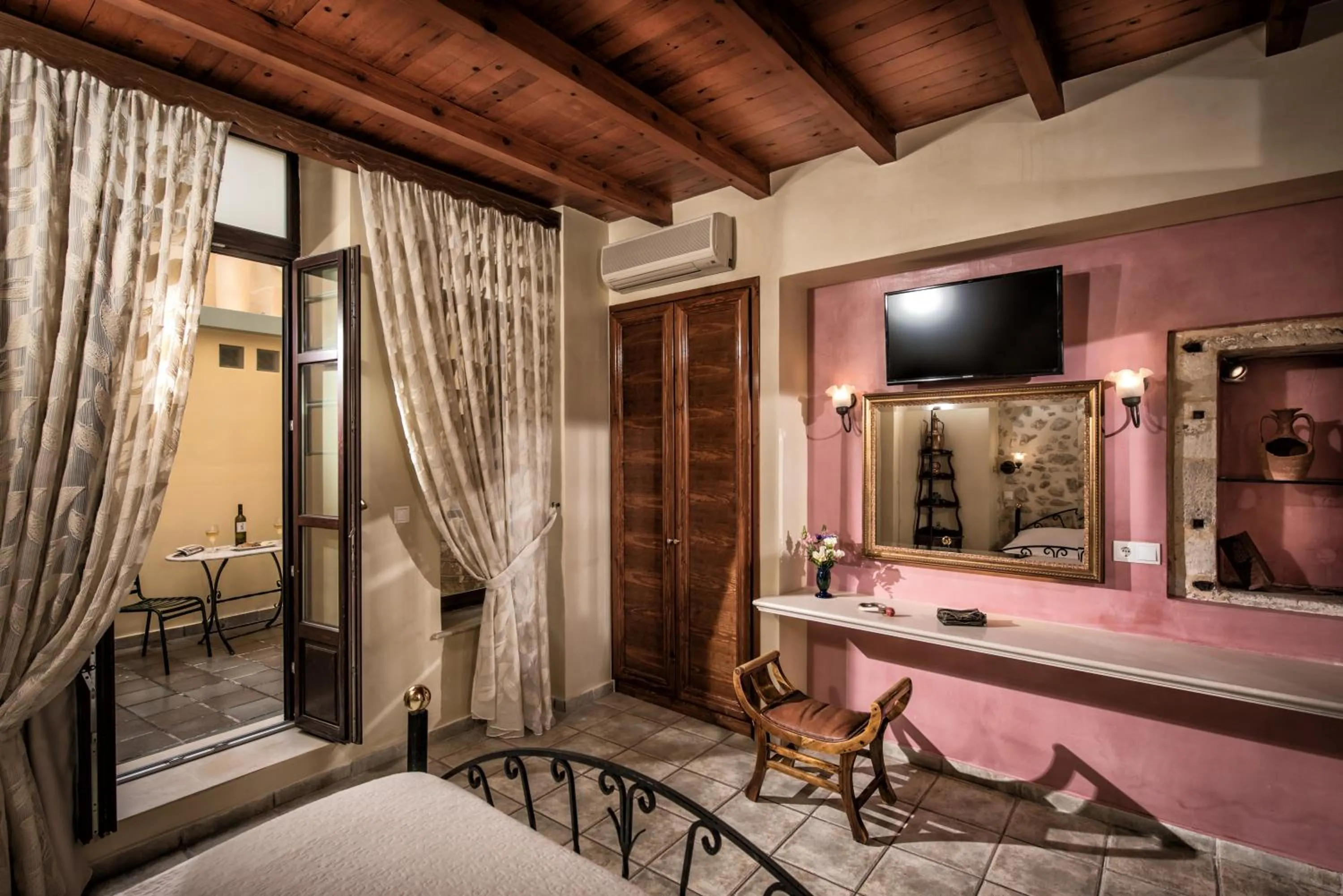 Balcony/Terrace, Bed in Veneto Boutique Hotel
