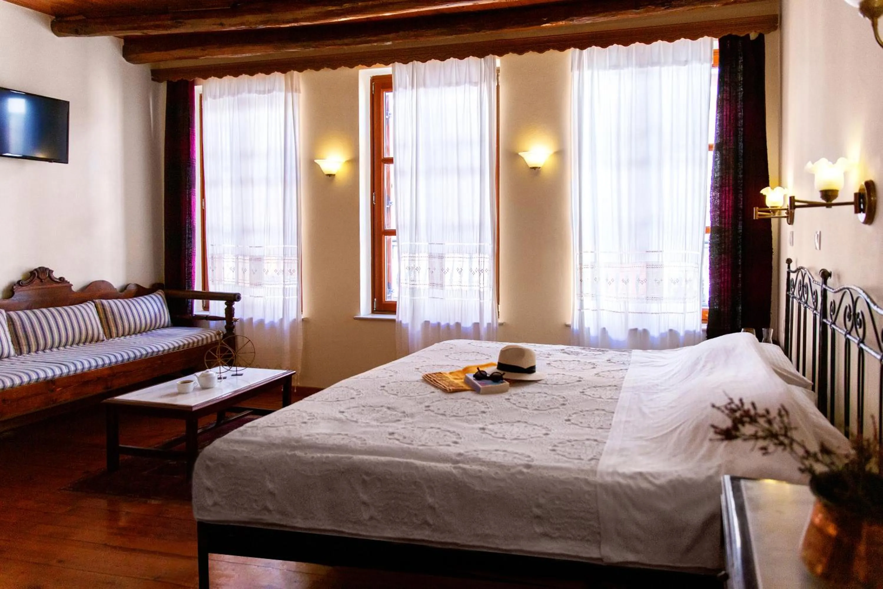 Photo of the whole room, Bed in Veneto Boutique Hotel