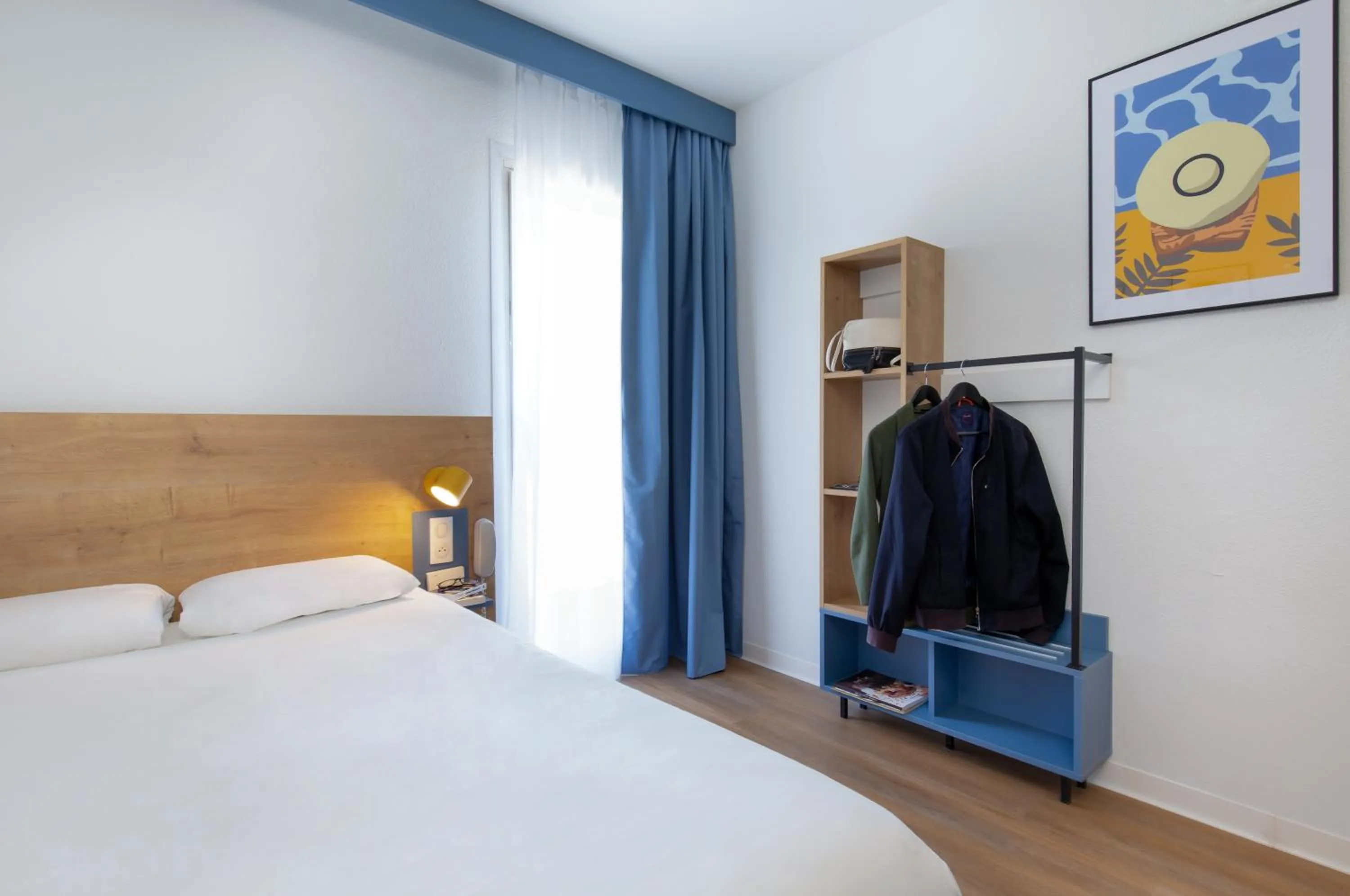 Bedroom, Bed in KYRIAD MARSEILLE EST - Aubagne Gémenos