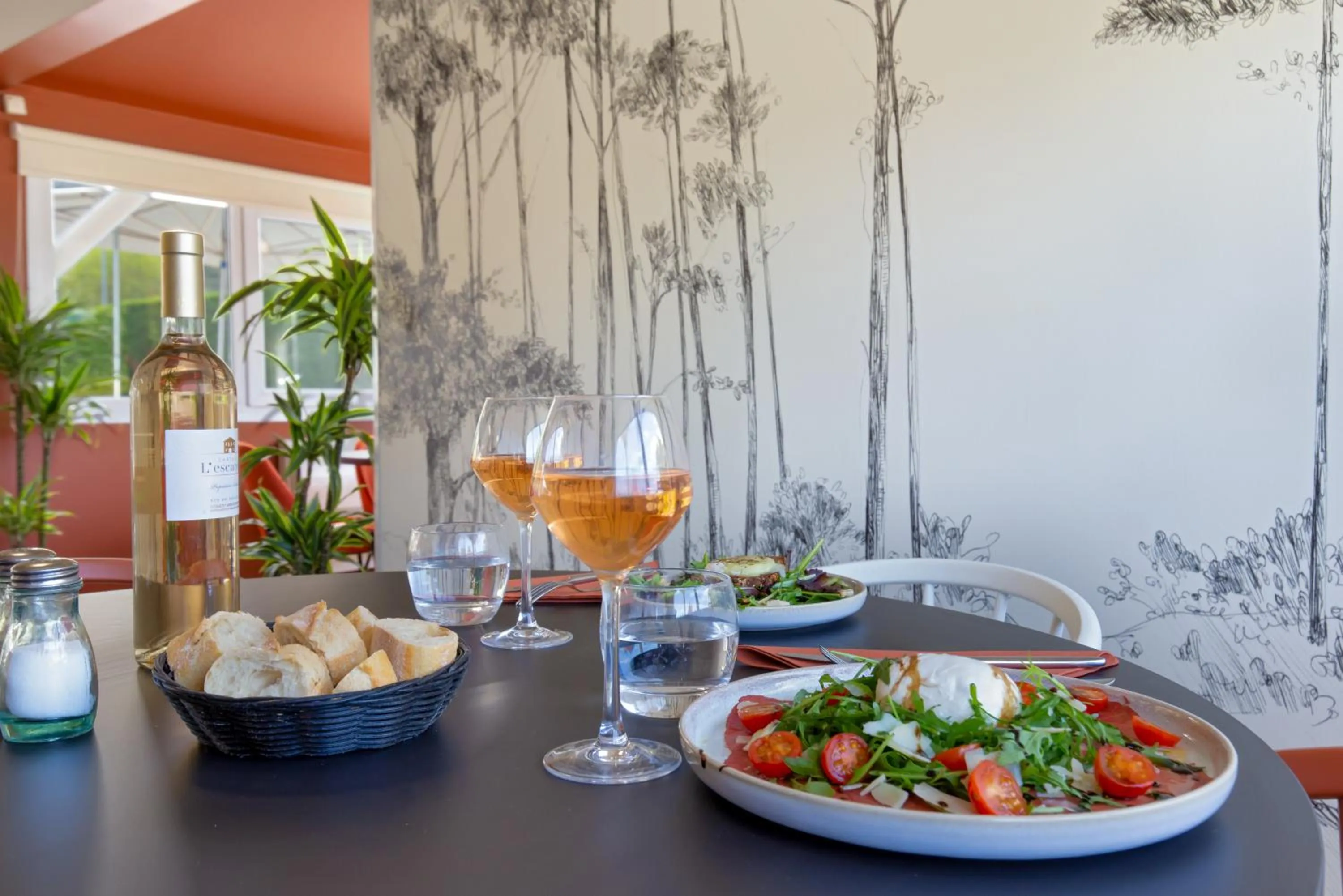 Restaurant/places to eat in KYRIAD MARSEILLE EST - Aubagne Gémenos