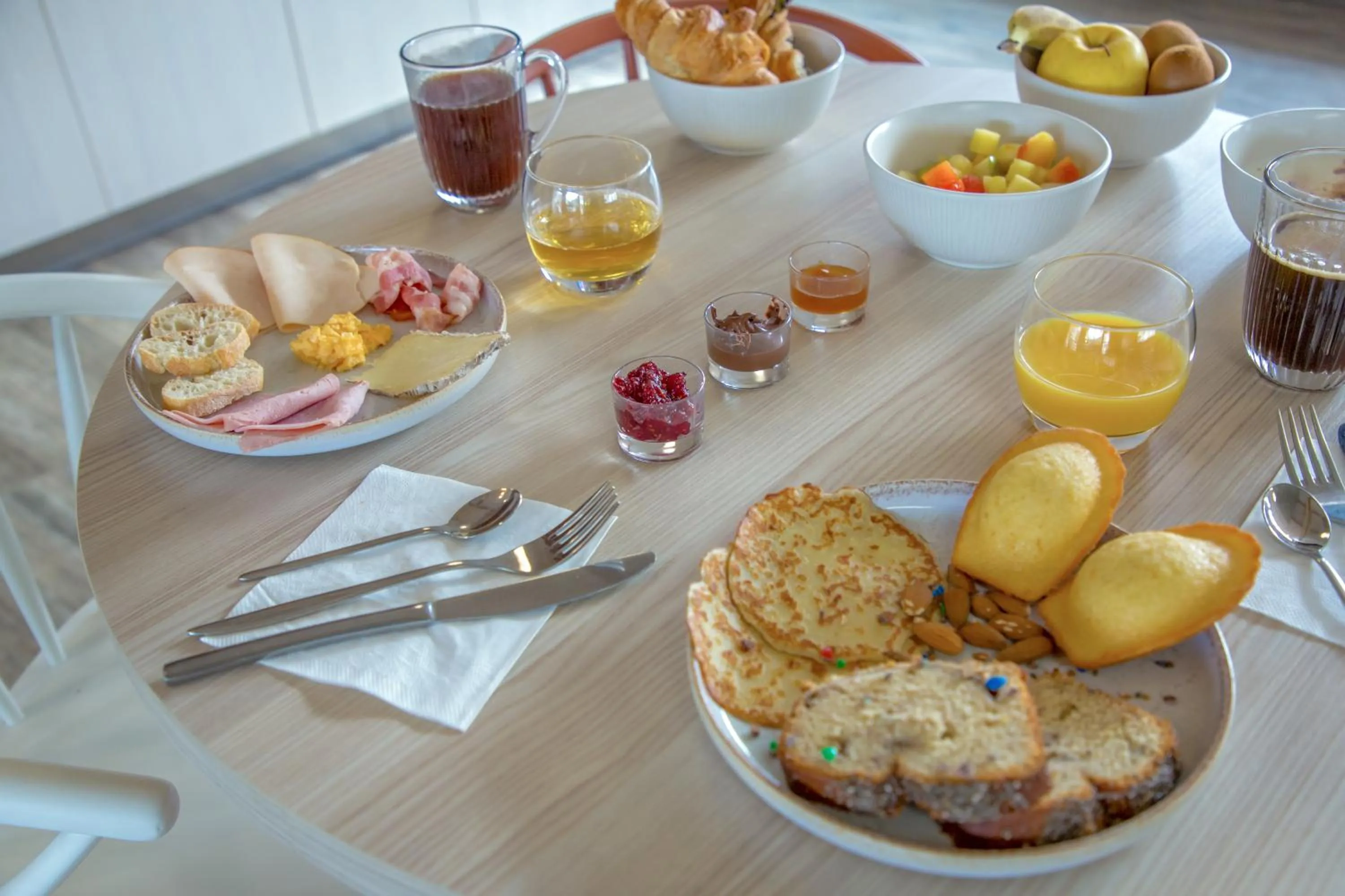 Breakfast in KYRIAD MARSEILLE EST - Aubagne Gémenos