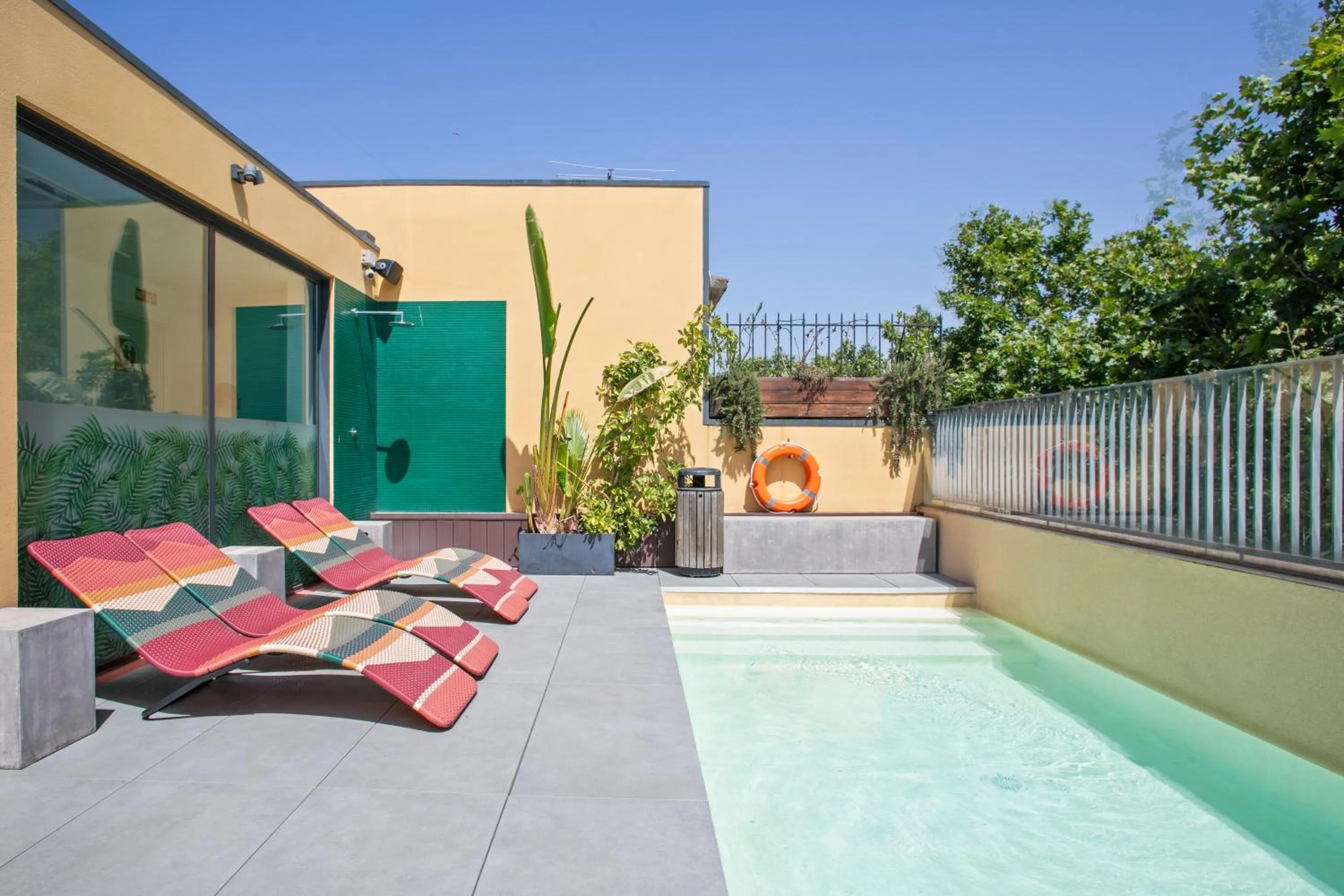 Swimming pool in Niu Barcelona Hotel