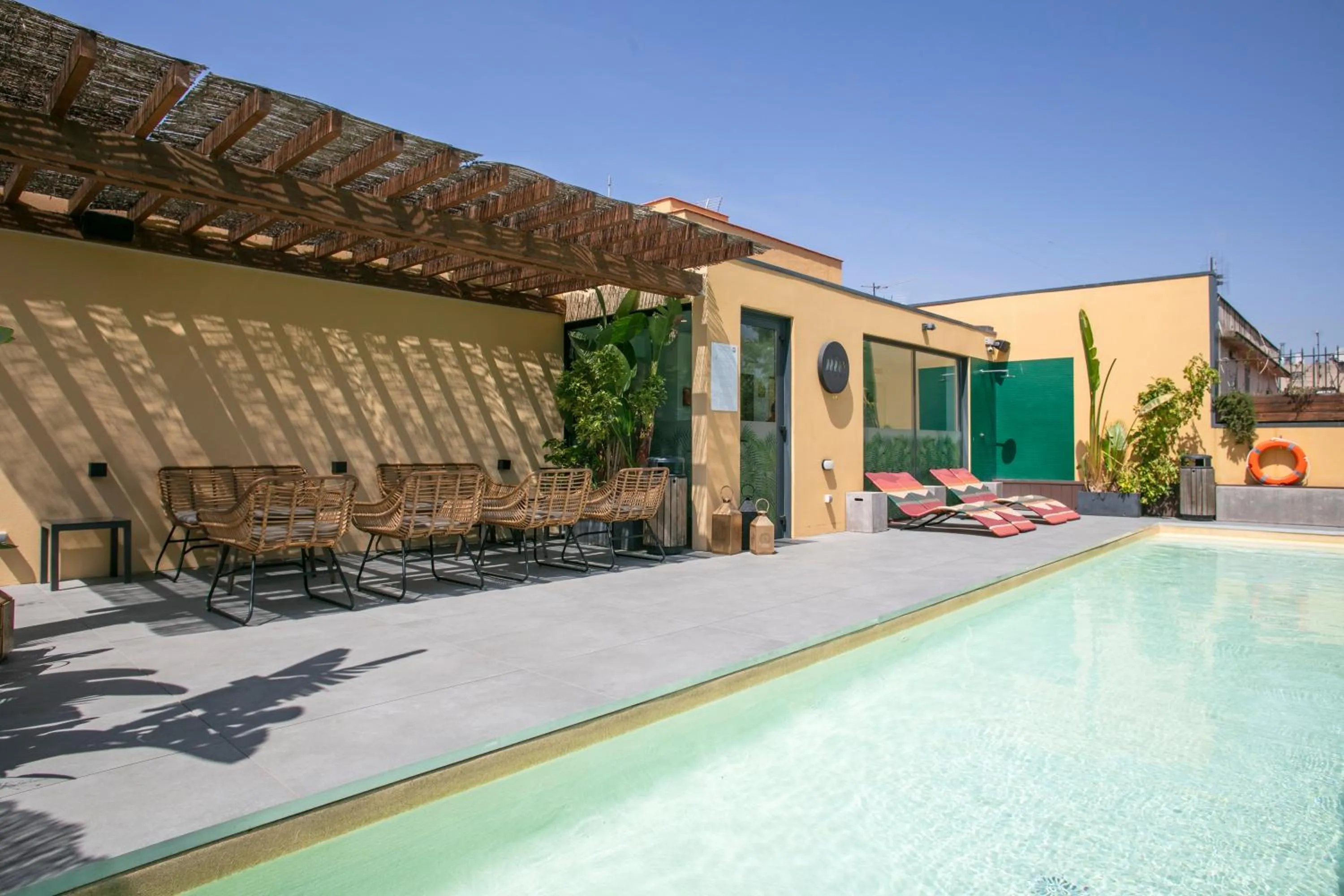 Swimming pool in Niu Barcelona Hotel