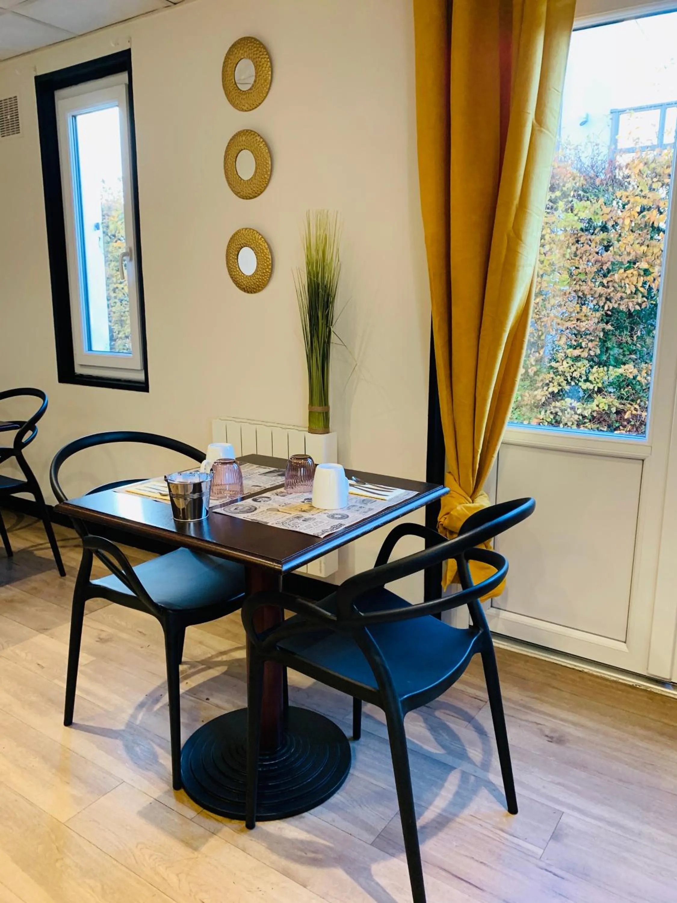 Breakfast in Hôtel inn design Sancé