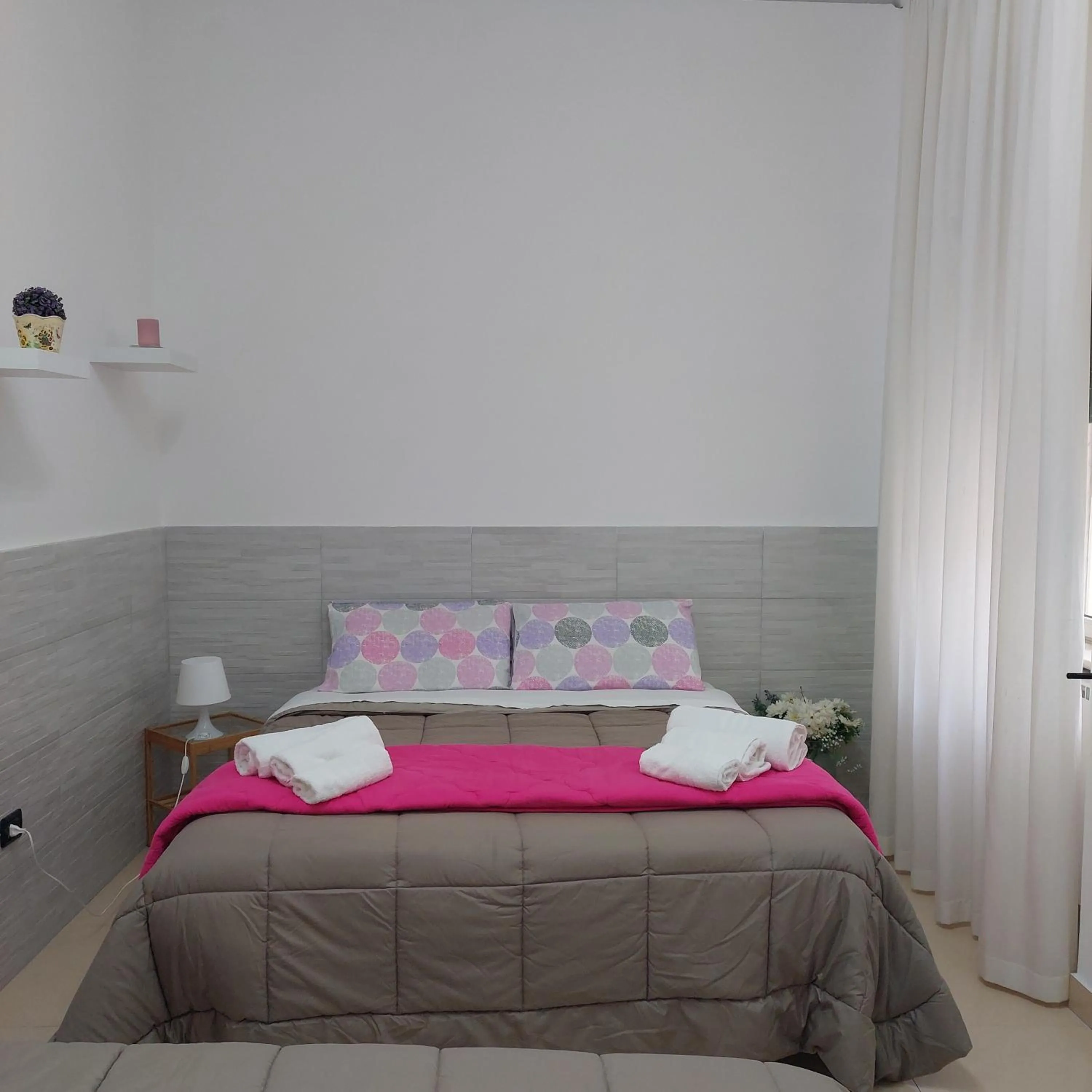 Photo of the whole room, Bed in Dimora Filangieri