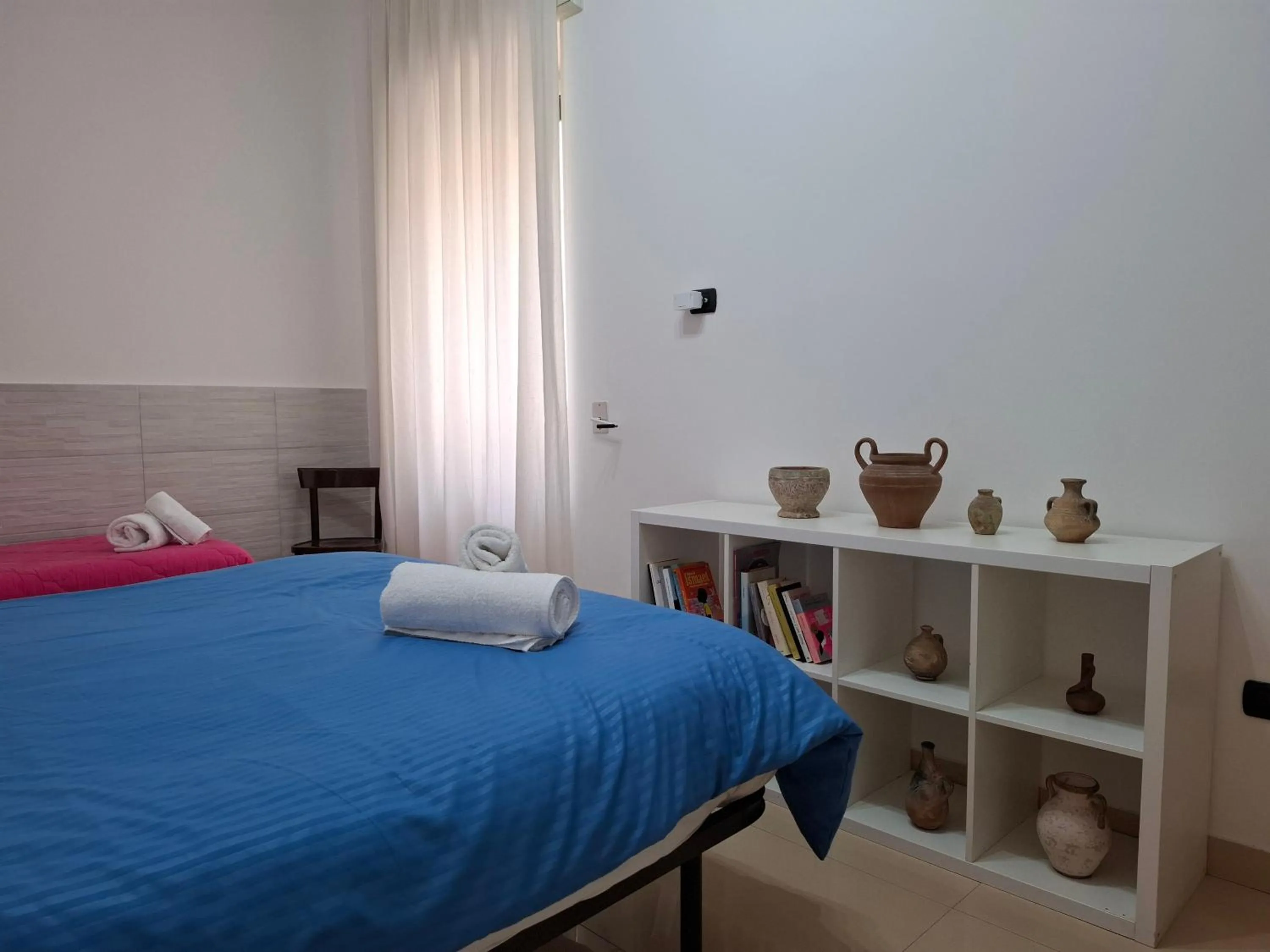 Photo of the whole room, Bed in Dimora Filangieri