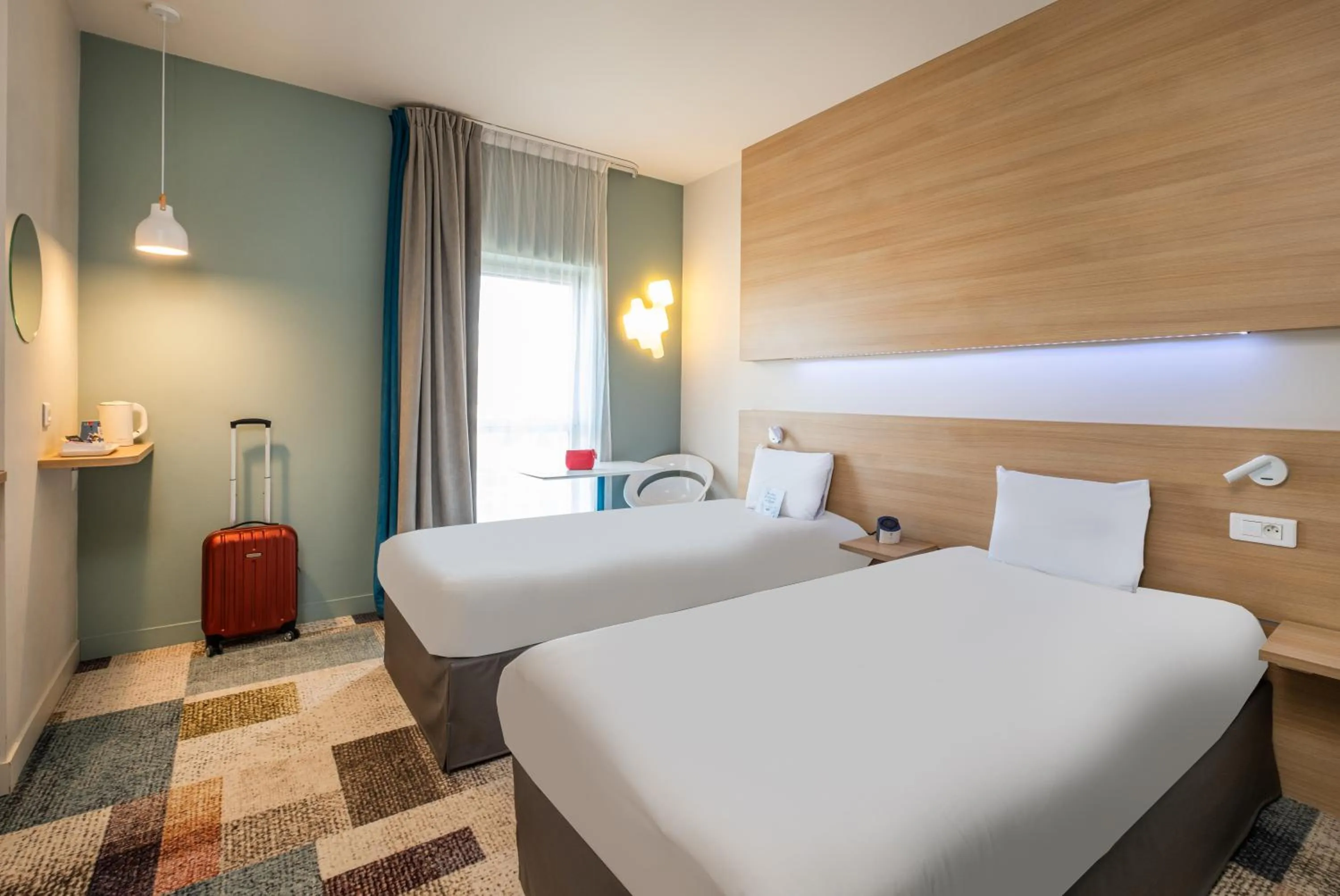 Bedroom, Bed in Kyriad Le Mans Est