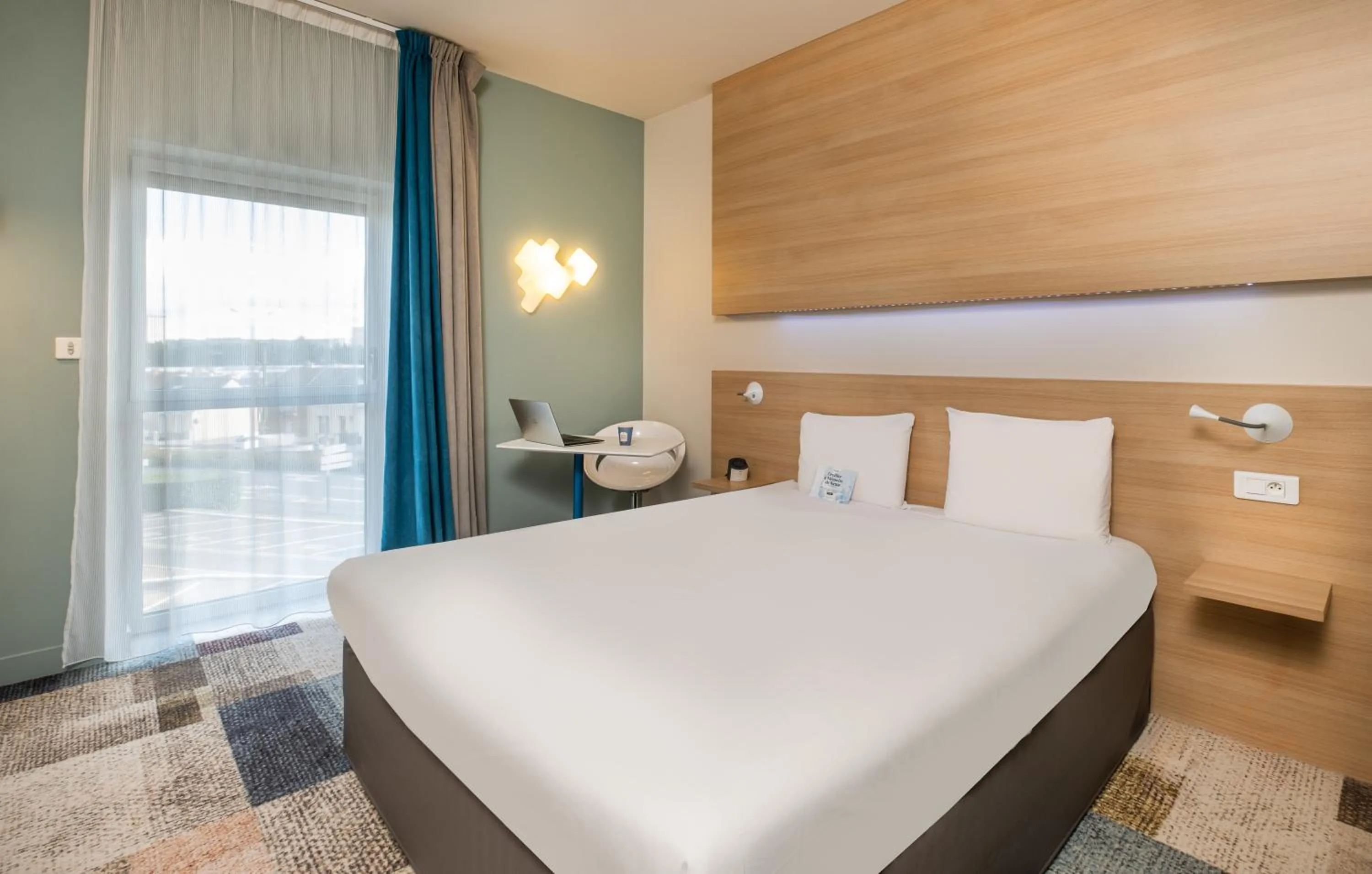 Bedroom, Bed in Kyriad Le Mans Est