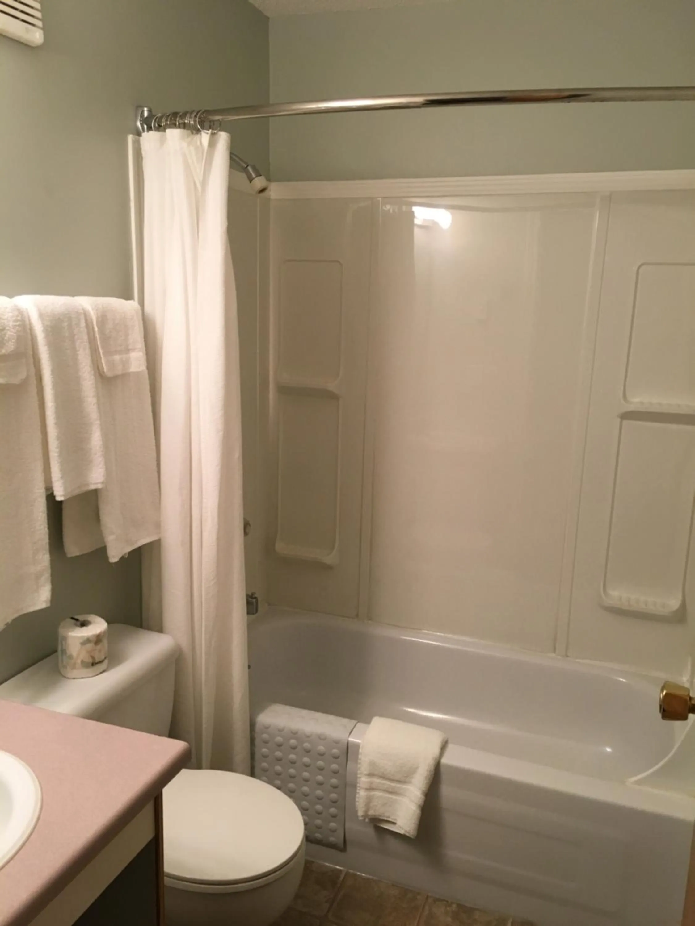 Bathroom in Altona Hotel