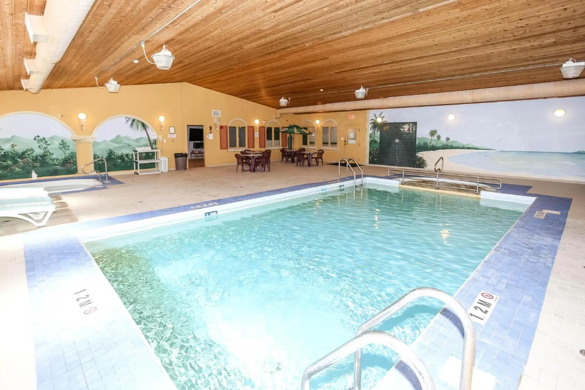 Swimming pool in Altona Hotel