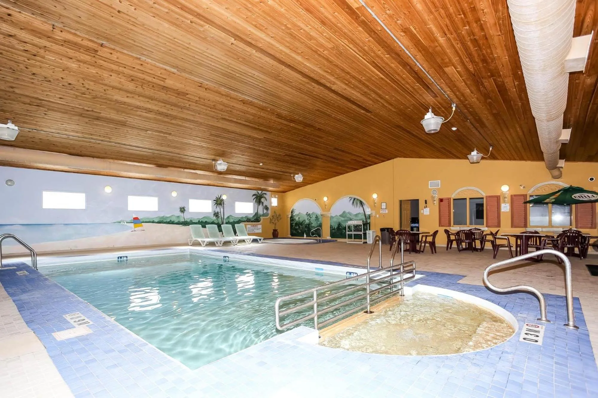 Swimming pool in Altona Hotel