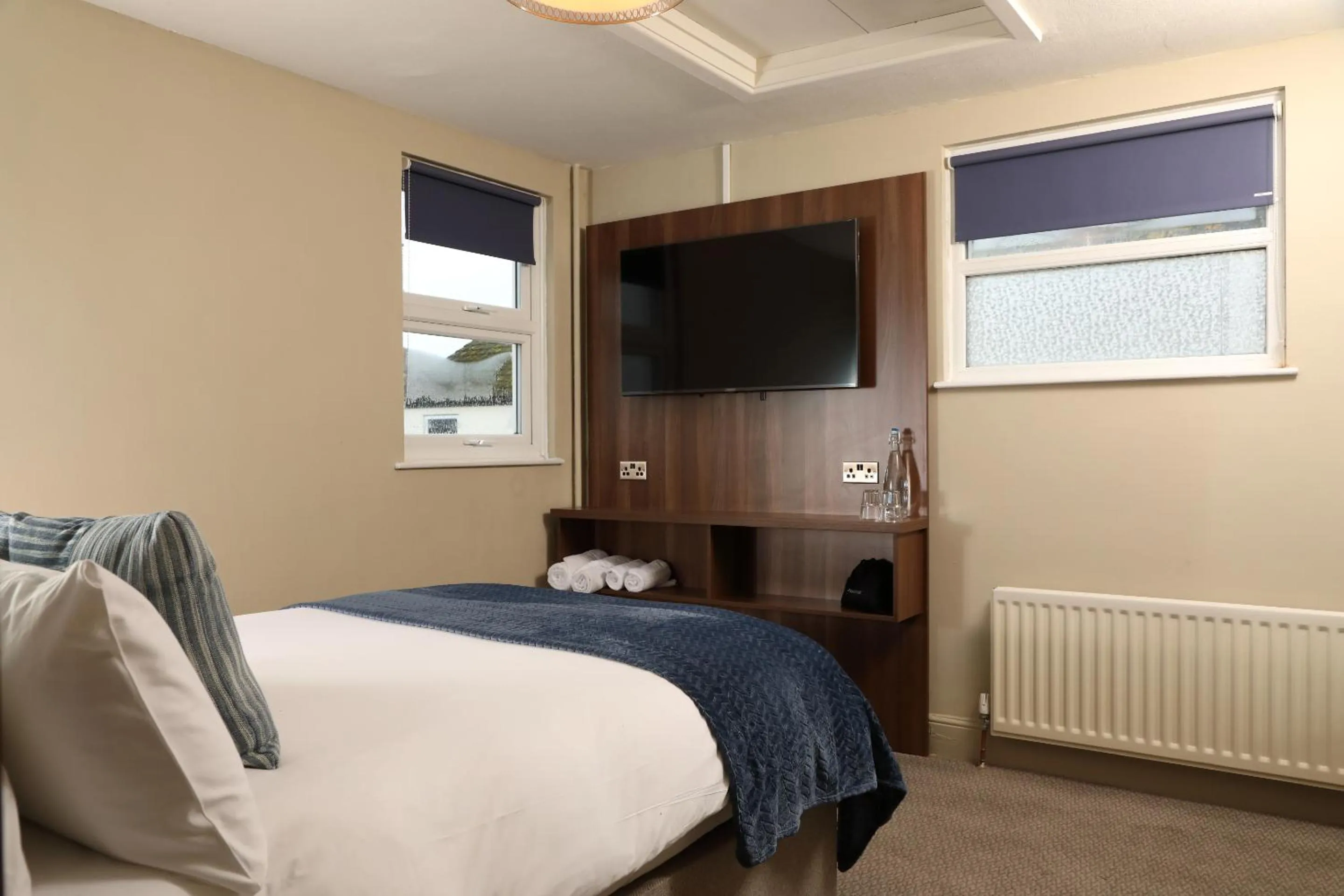 Bedroom, Bed in The Victoria Hotel