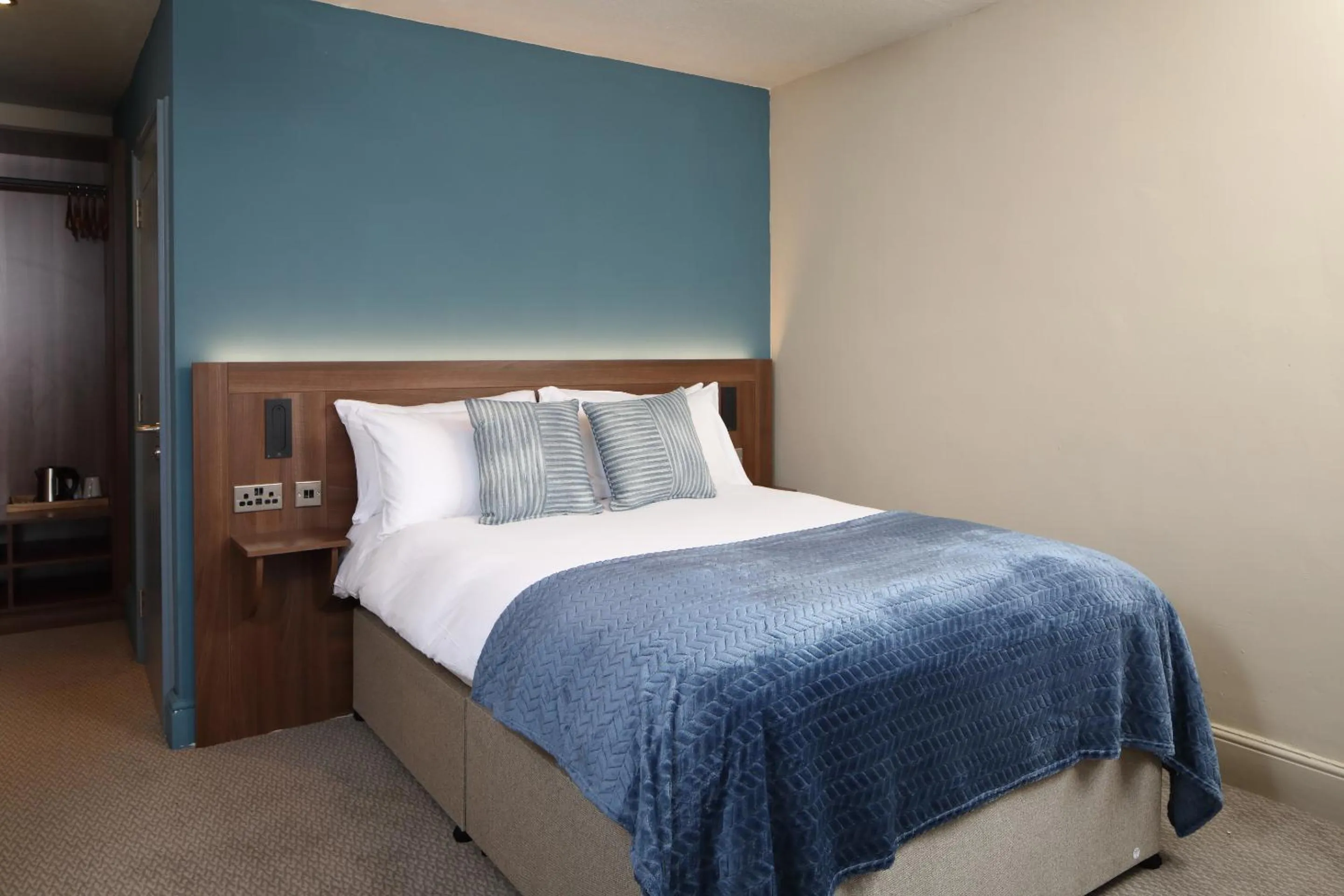 Bedroom, Bed in The Victoria Hotel