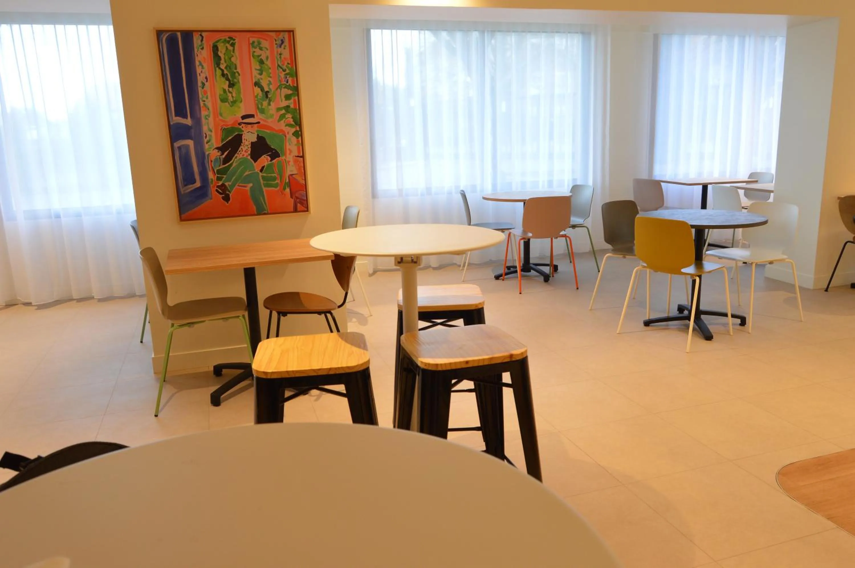 Restaurant/places to eat in Kyriad Argenteuil