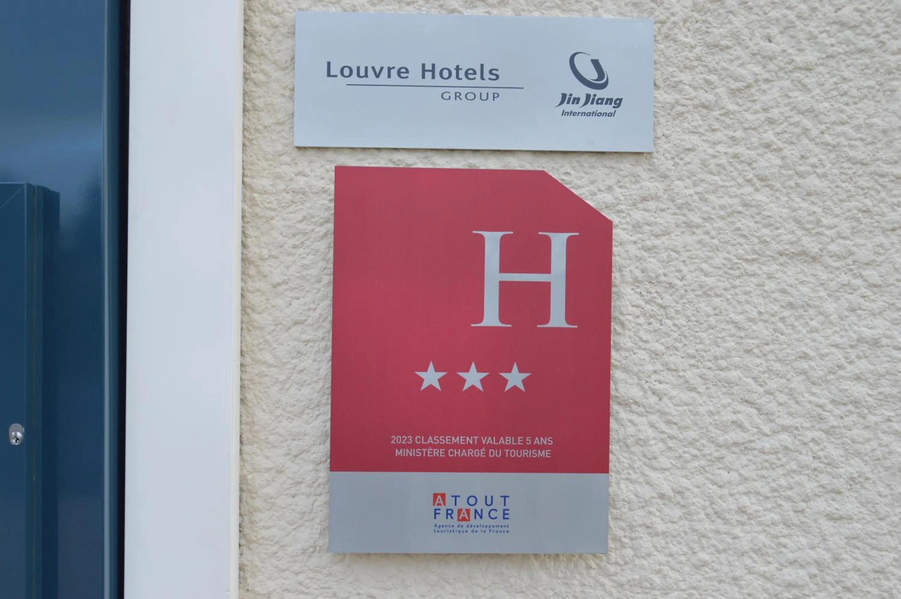 Logo/Certificate/Sign in Kyriad Argenteuil
