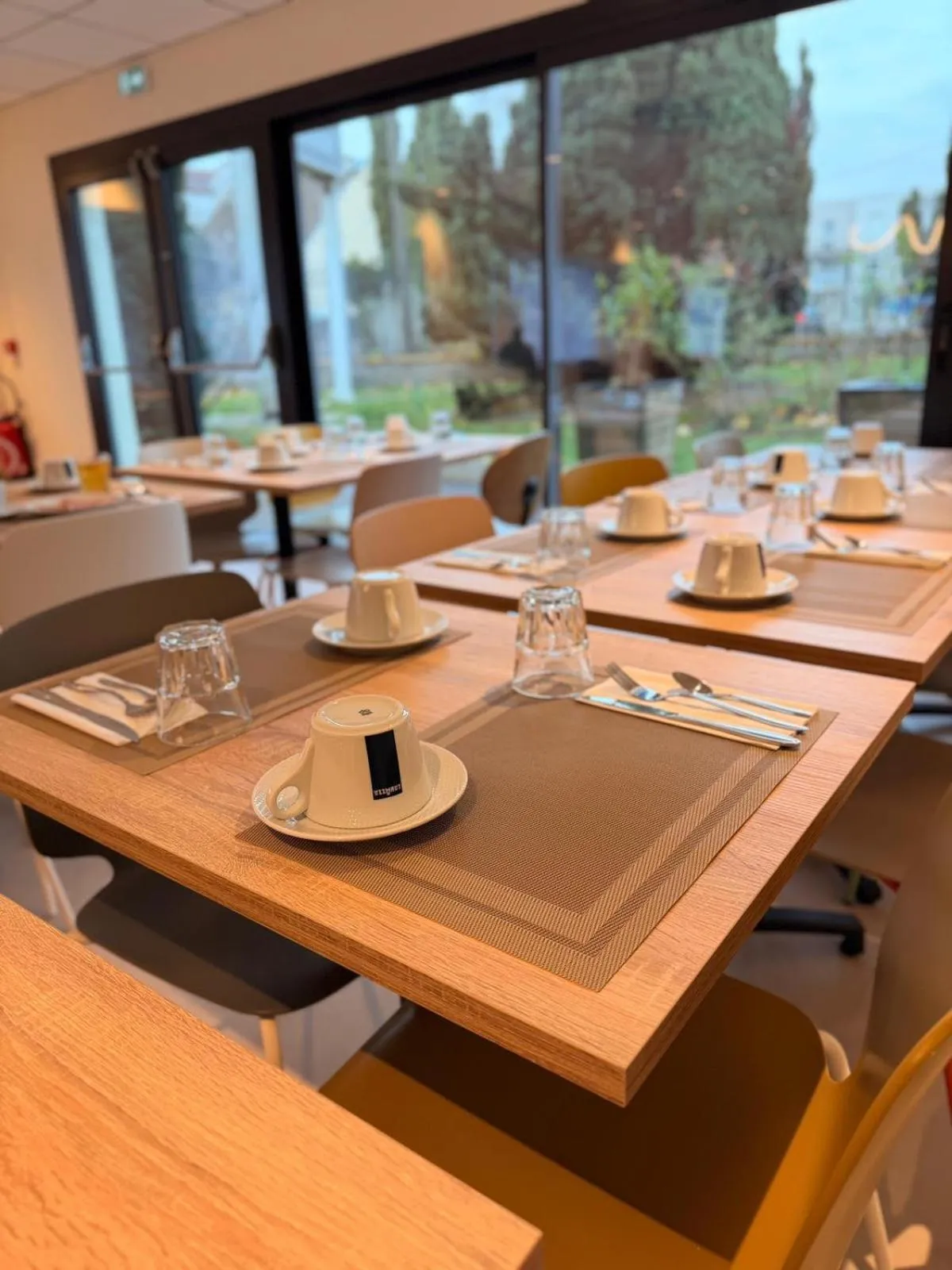 Restaurant/places to eat in Kyriad Argenteuil